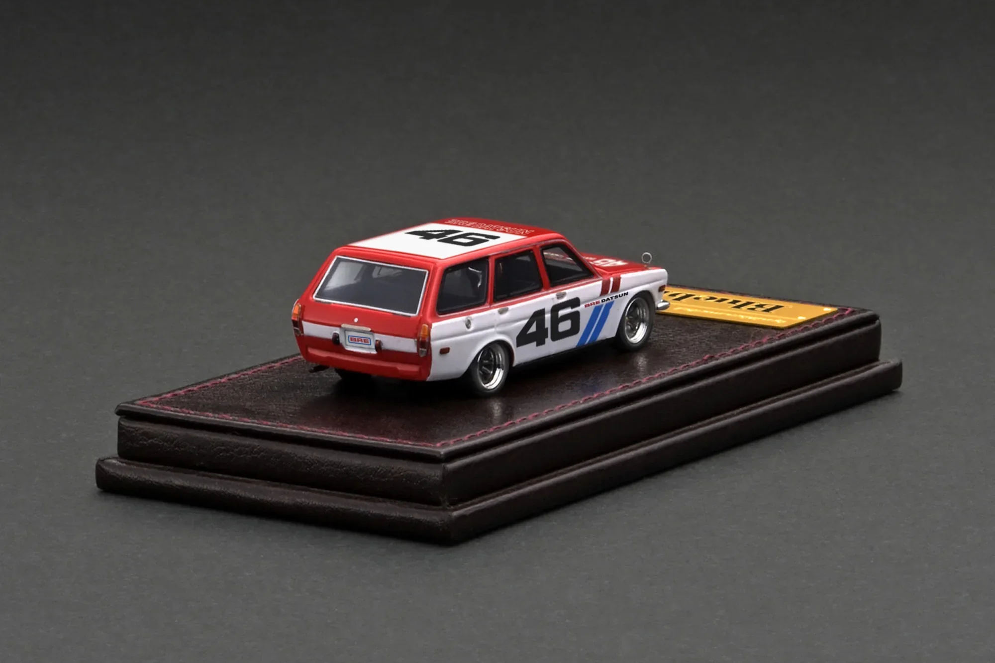 Ignition Model 1:64 Nissan Datsun Bluebird (510) Wagon in Red / White - Image 2