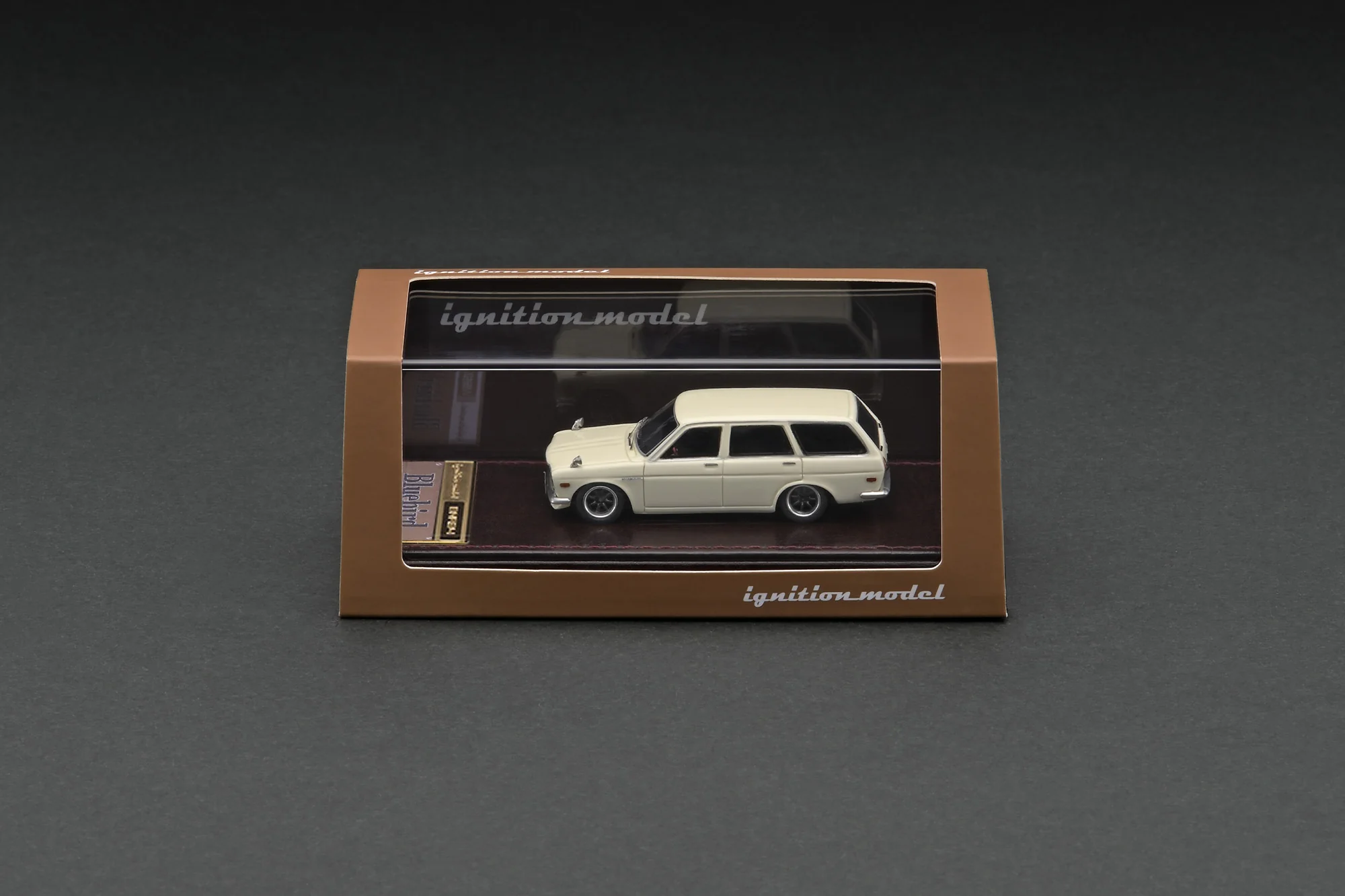 Ignition Model 1:64 Nissan Datsun Bluebird (510) Wagon in White - Image 3