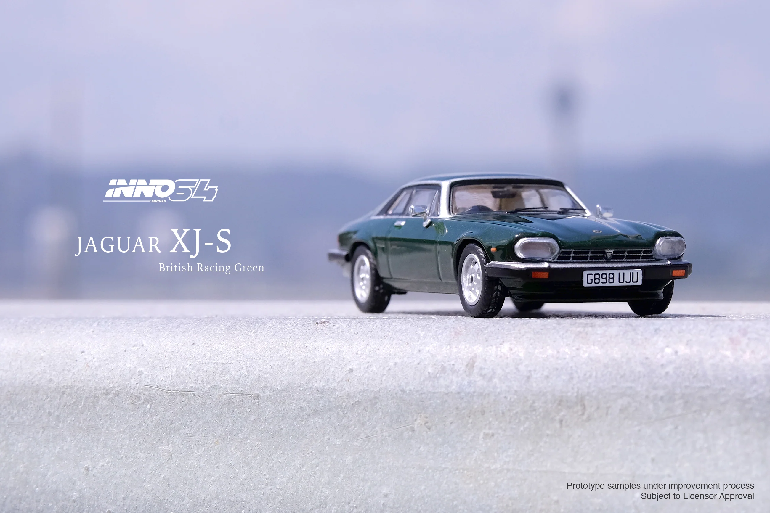 INNO64 1:64 Jaguar XJ-S in British Racing Green - Image 3