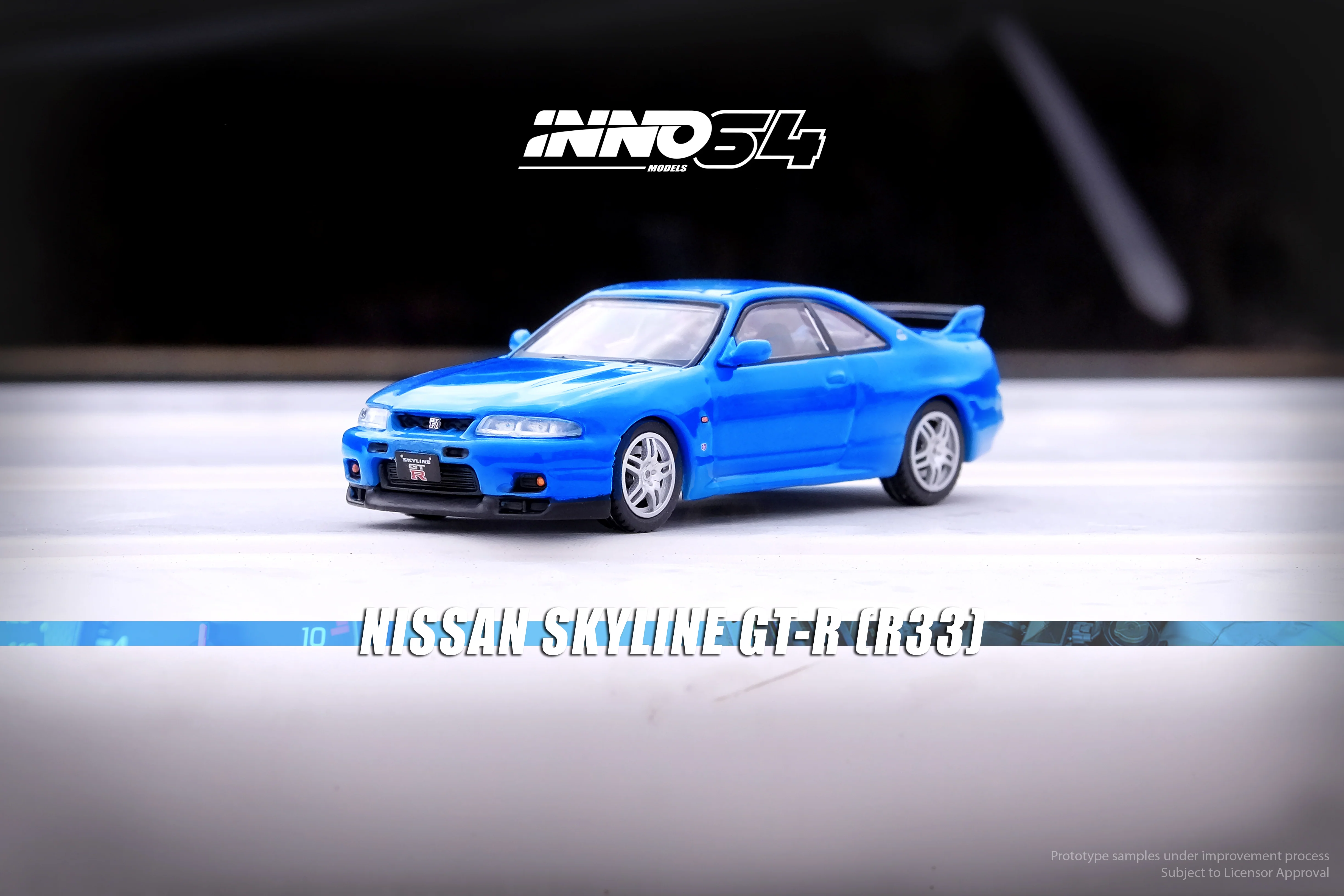 INNO64 1:64 Nissan Skyline GT-R (R33) in Championship Blue - Image 2