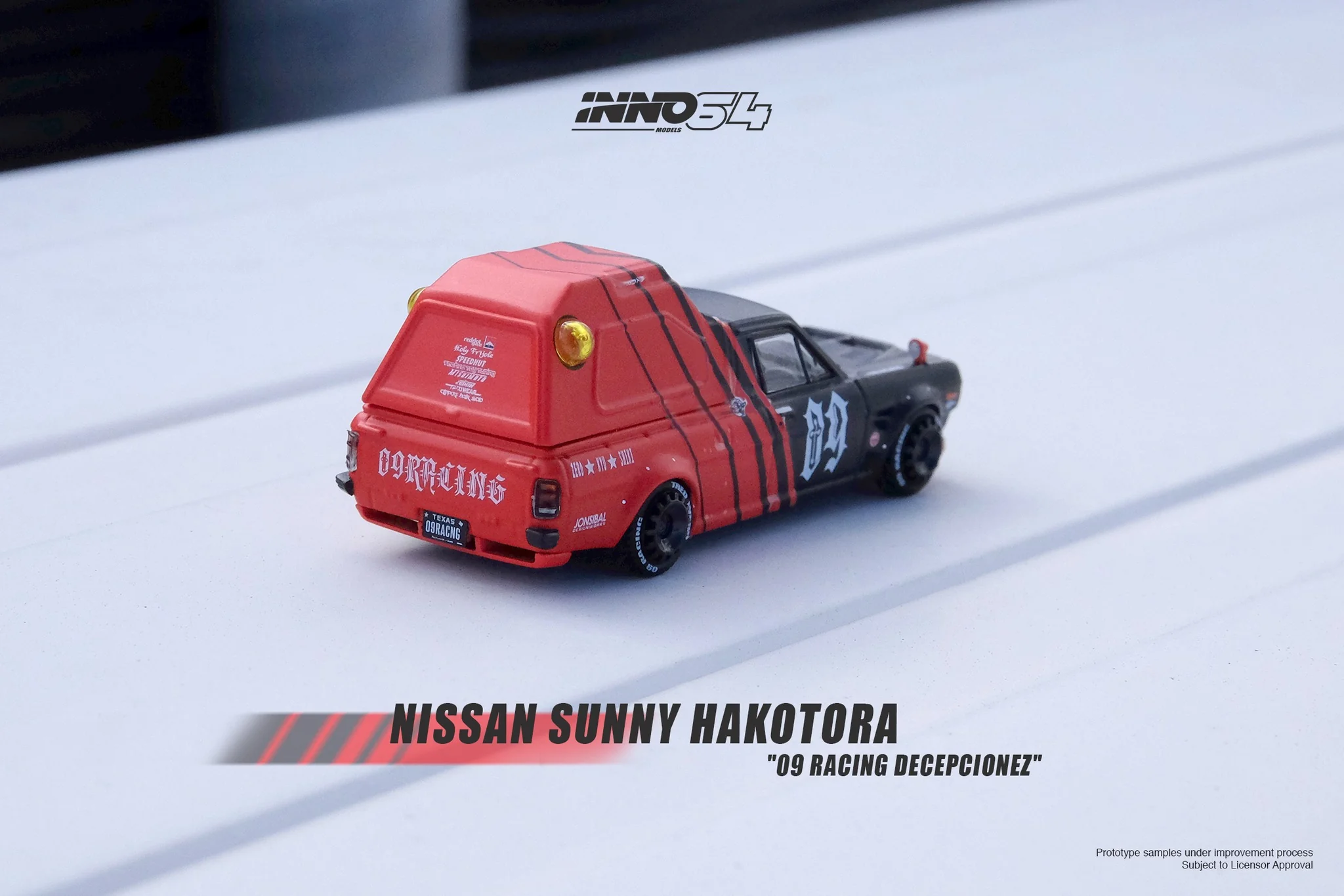 INNO64 1:64 Nissan Sunny "Hakotora" 09 Racing DECEPCIONEZ - Image 3
