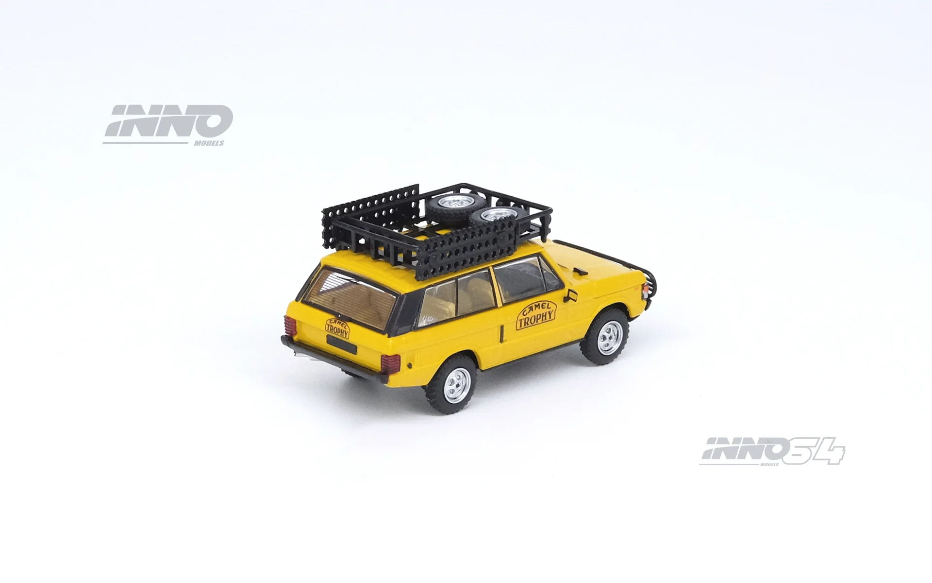 INNO64 1:64 Range Rover "CLASSIC" Camel Trophy 1982 with Accessories - Image 2