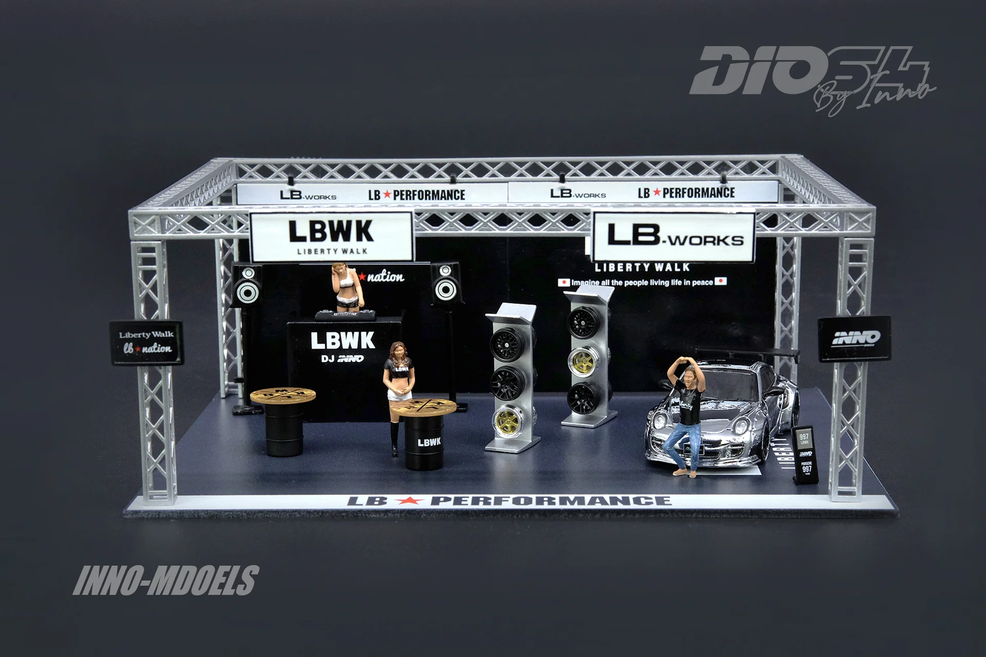 INNO Models 1:64 Liberty Walk Auto Salon Diorama Set with 1/64 Porsche 997 LBWK Chrome Finish and Figures - Image 2