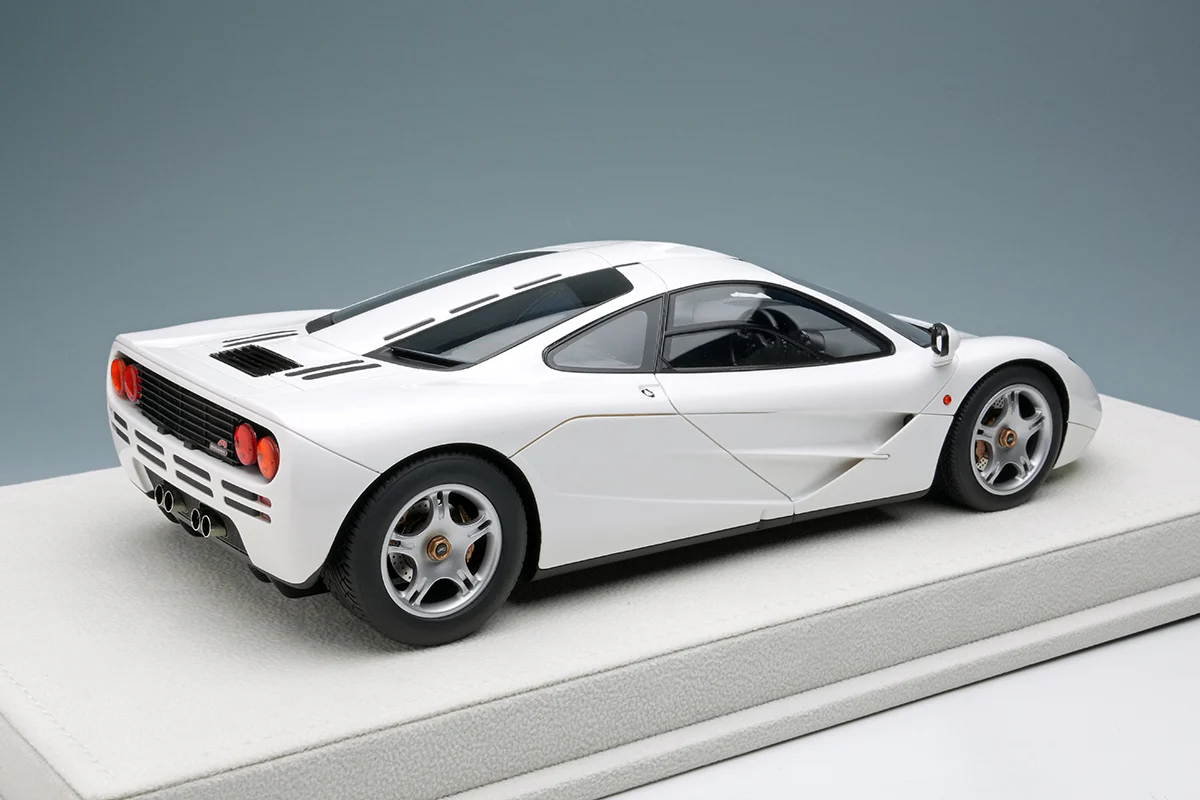 Make Up Co., Ltd / Eidolon 1:18 McLaren F1 Road Car 1994 in White - Image 3