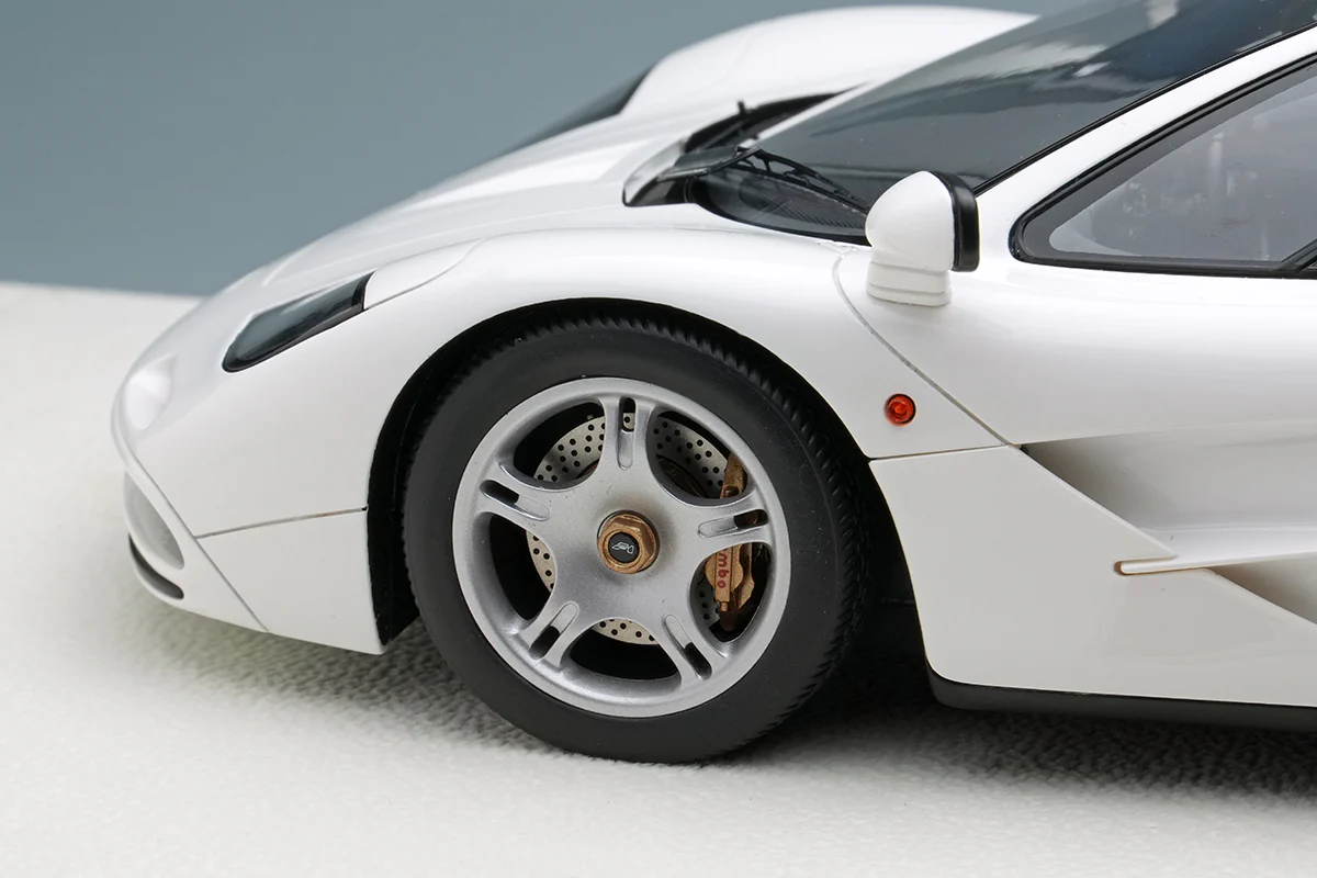 Make Up Co., Ltd / Eidolon 1:18 McLaren F1 Road Car 1994 in White - Image 7