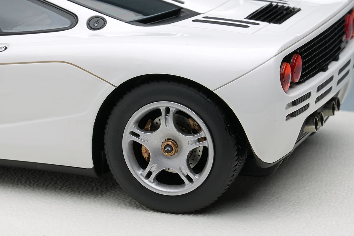Make Up Co., Ltd / Eidolon 1:18 McLaren F1 Road Car 1994 in White - Image 8