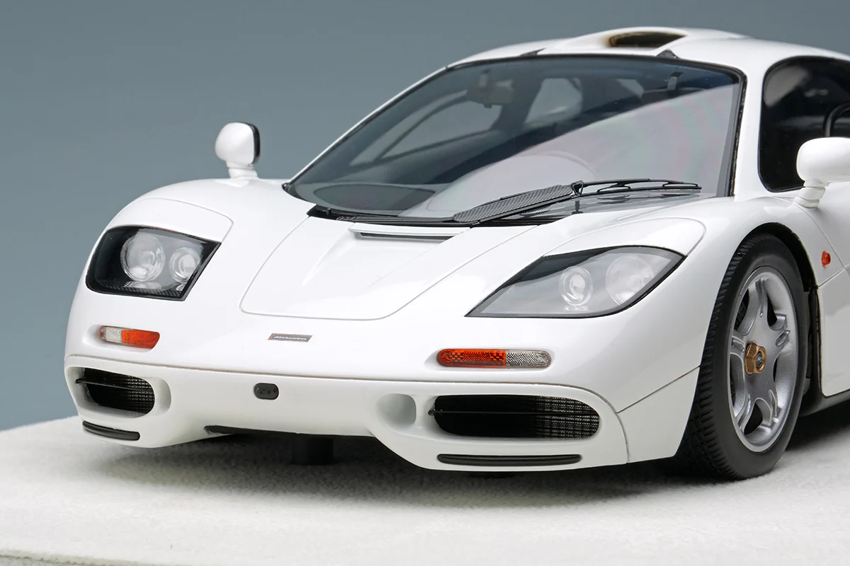 Make Up Co., Ltd / Eidolon 1:18 McLaren F1 Road Car 1994 in White - Image 9