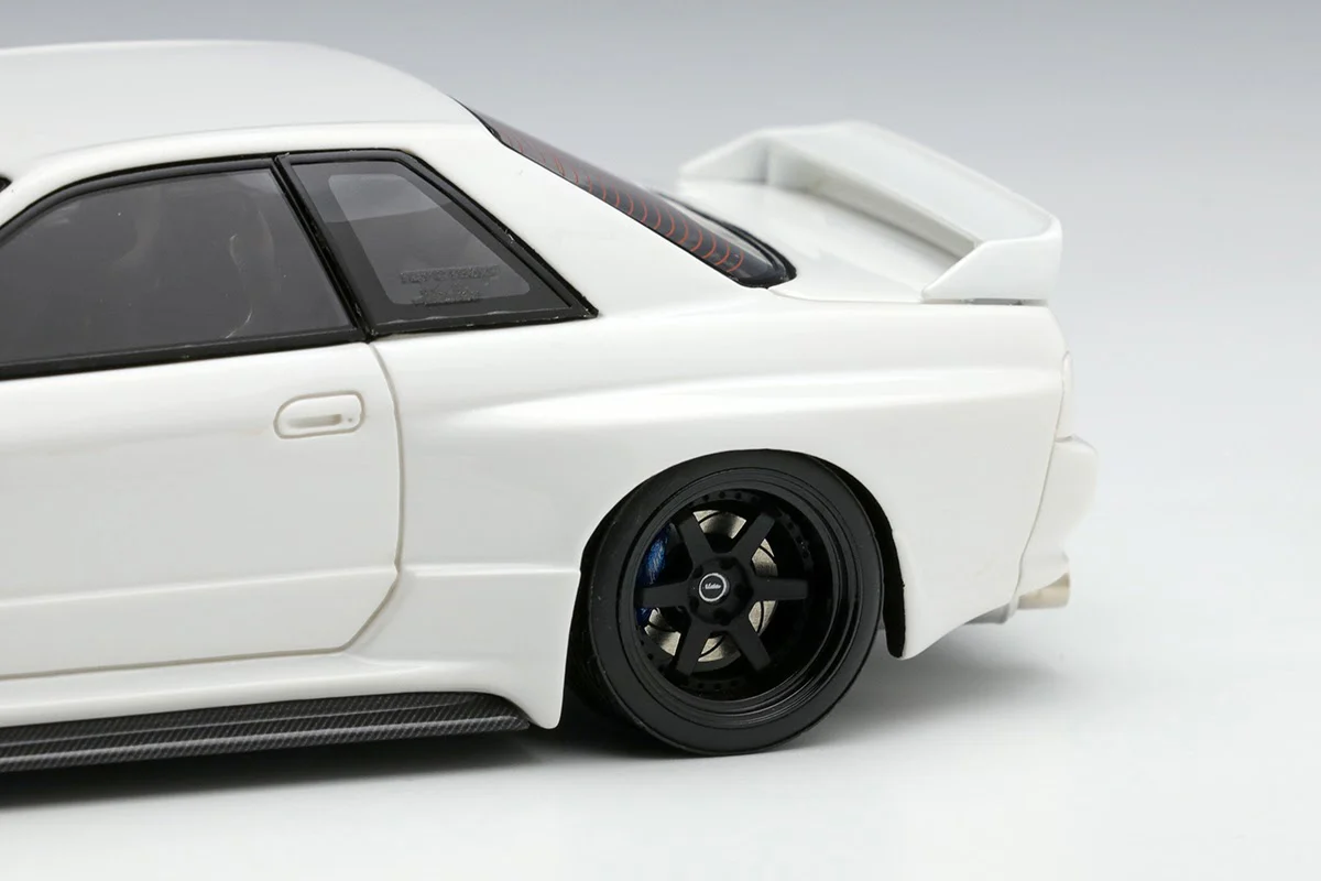 *PREORDER* Make Up Co., Ltd / Eidolon 1:43 Nissan Skyline GT-R (BNR32) Garage Active Skyline GT-R Widebody (RC-VI Wheel) in Pearl White - Image 4