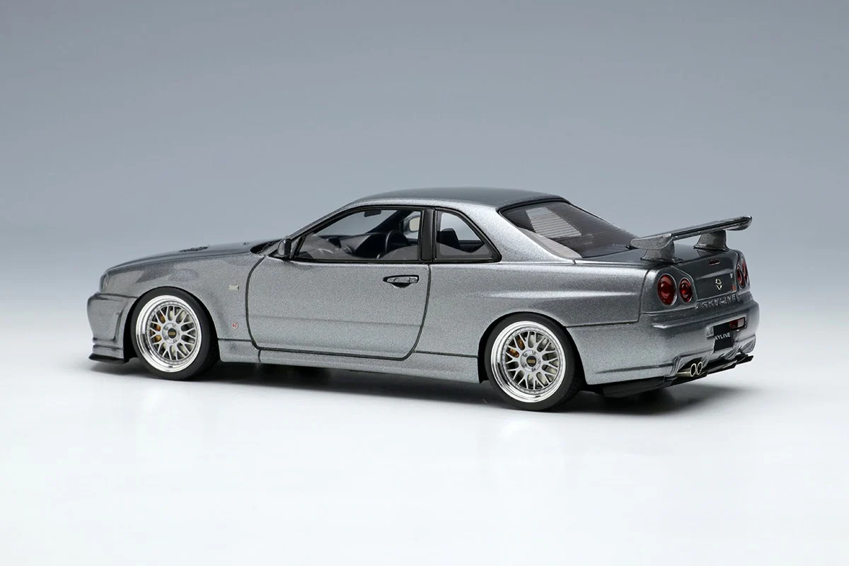 *PREORDER* Make Up Co., Ltd / Eidolon 1:43 Nissan Skyline GT-R (BNR34) V-spec II 2000 (BBS LM Wheel) in Athlete Silver - Image 2