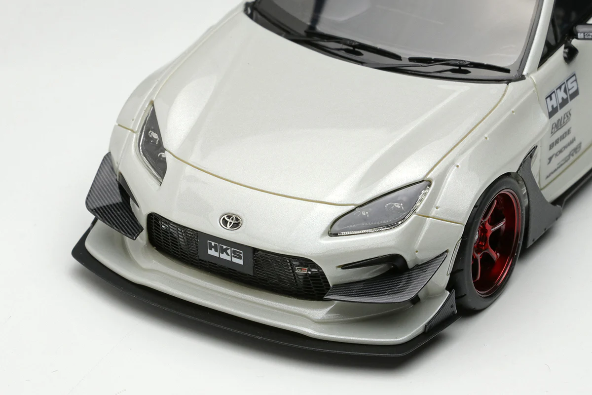 Make Up Co., Ltd. / EIDOLON 1:43 Toyota GR86 Type-R HKS Driving Performer Edition - Image 3