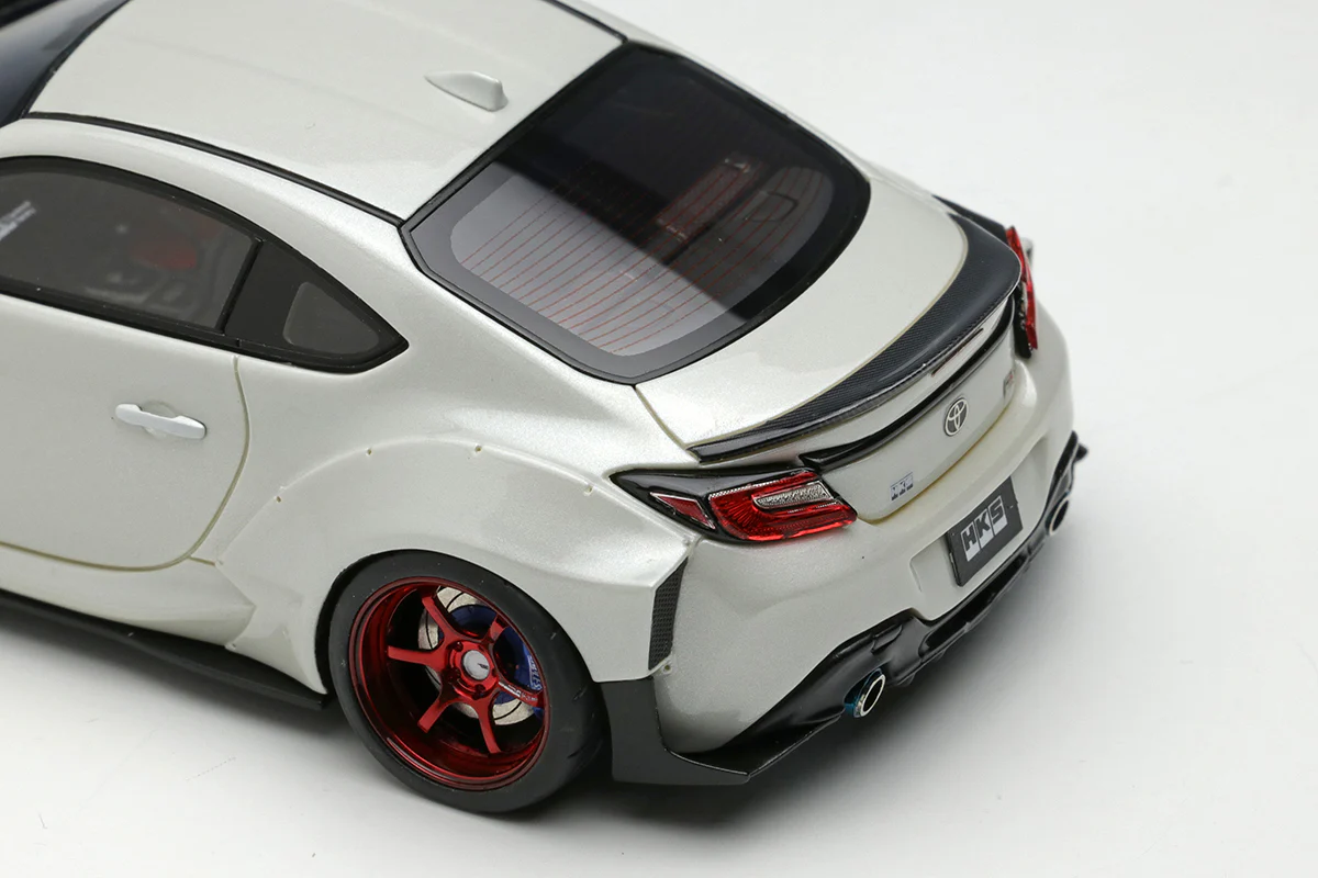 Make Up Co., Ltd. / EIDOLON 1:43 Toyota GR86 Type-R HKS Driving Performer Edition - Image 4