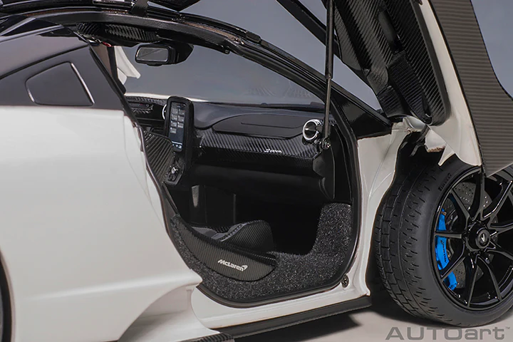 *PREORDER* AUTOart 1:18 McLaren Senna in Vison Pure White - Image 4