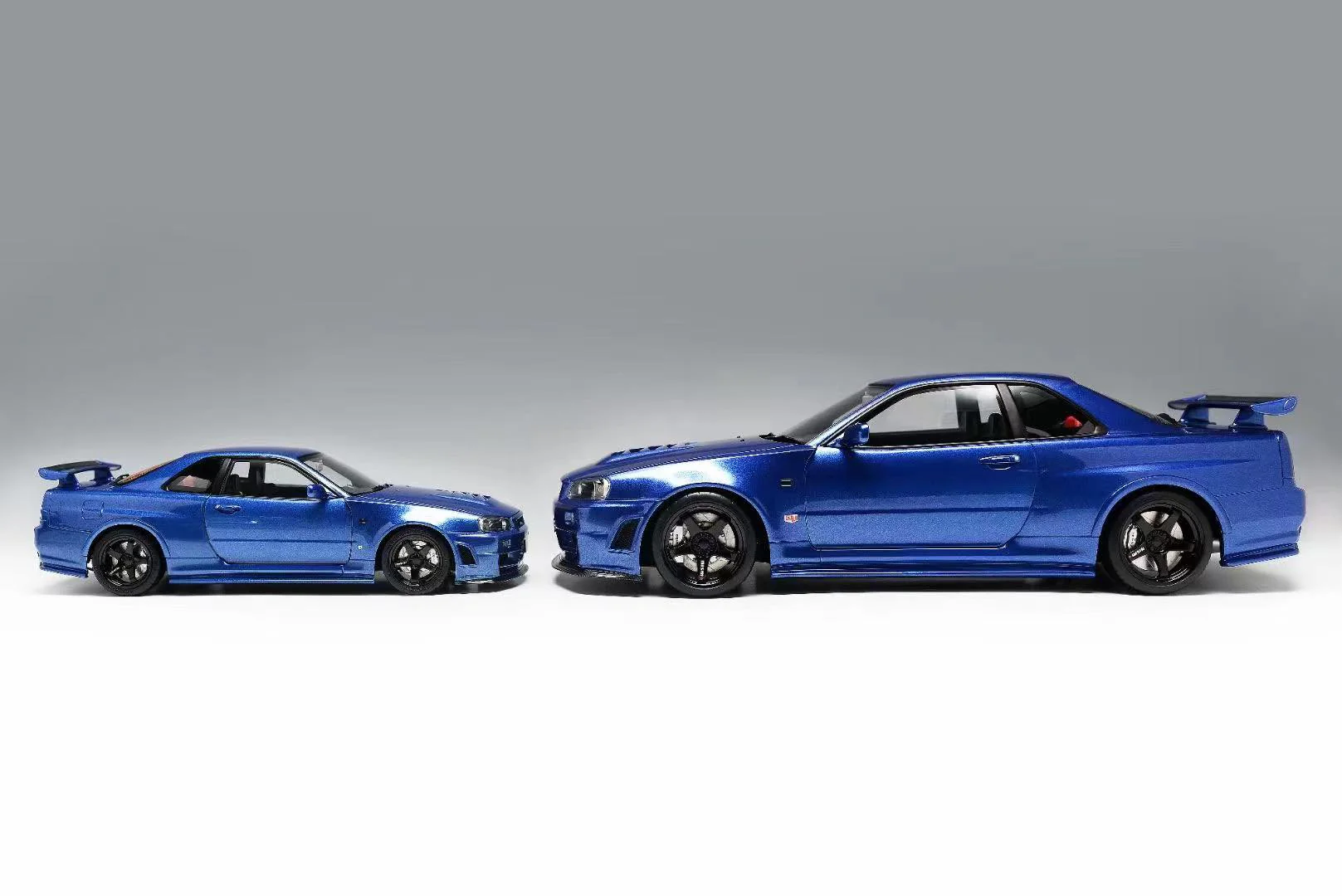 MotorHelix 1:12 Nissan Skyline GT-R (R34) Z-Tune in Blue - Image 4