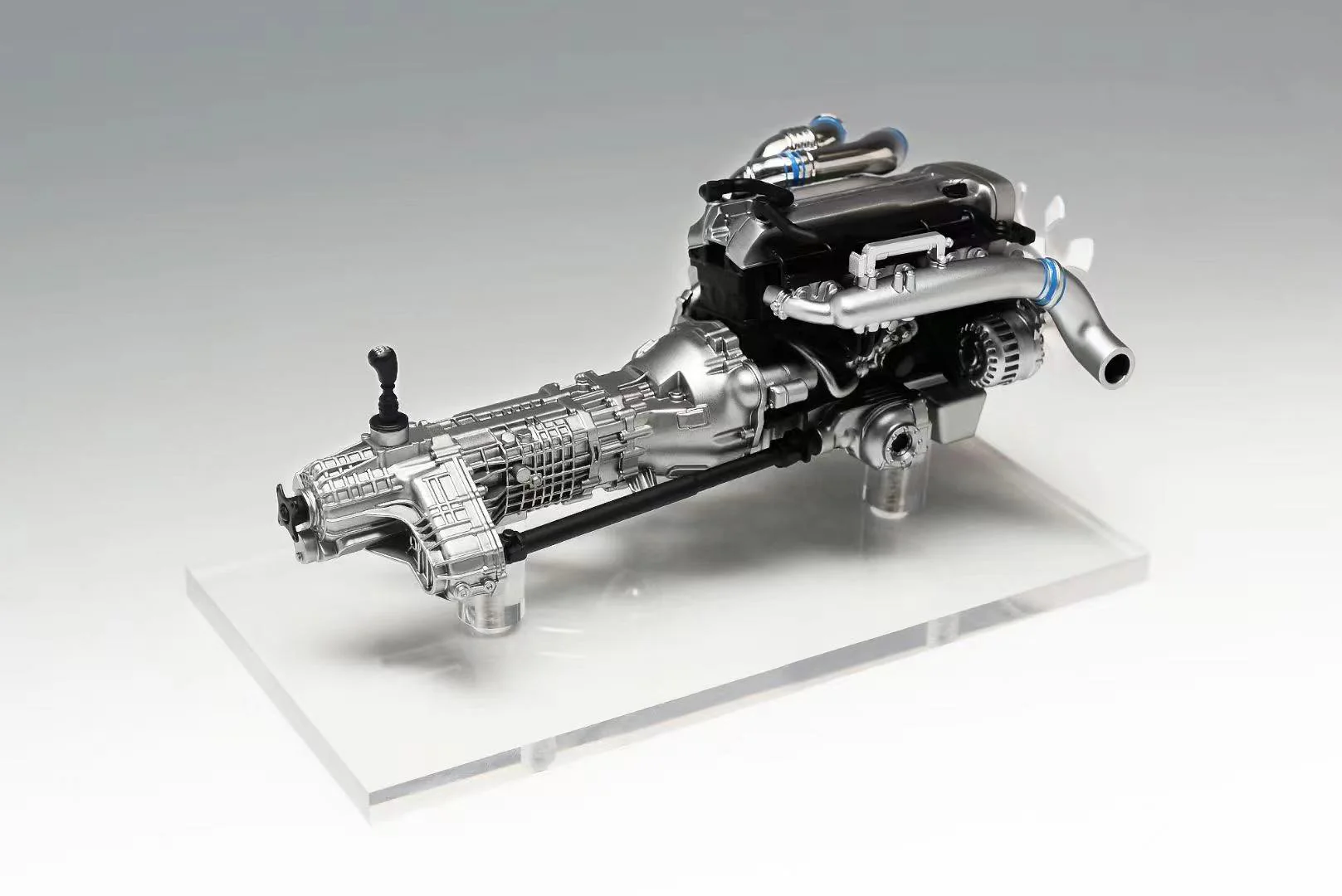 MotorHelix 1:12 Nissan Skyline GT-R (R34) Z-Tune in Millennium Jade - Image 3