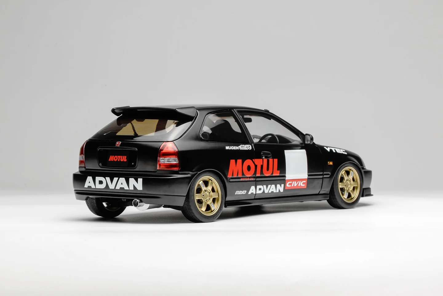 MotorHelix 1:18 Honda Civic Type-R (EK9) No Good Racing Edition in Black - Image 5
