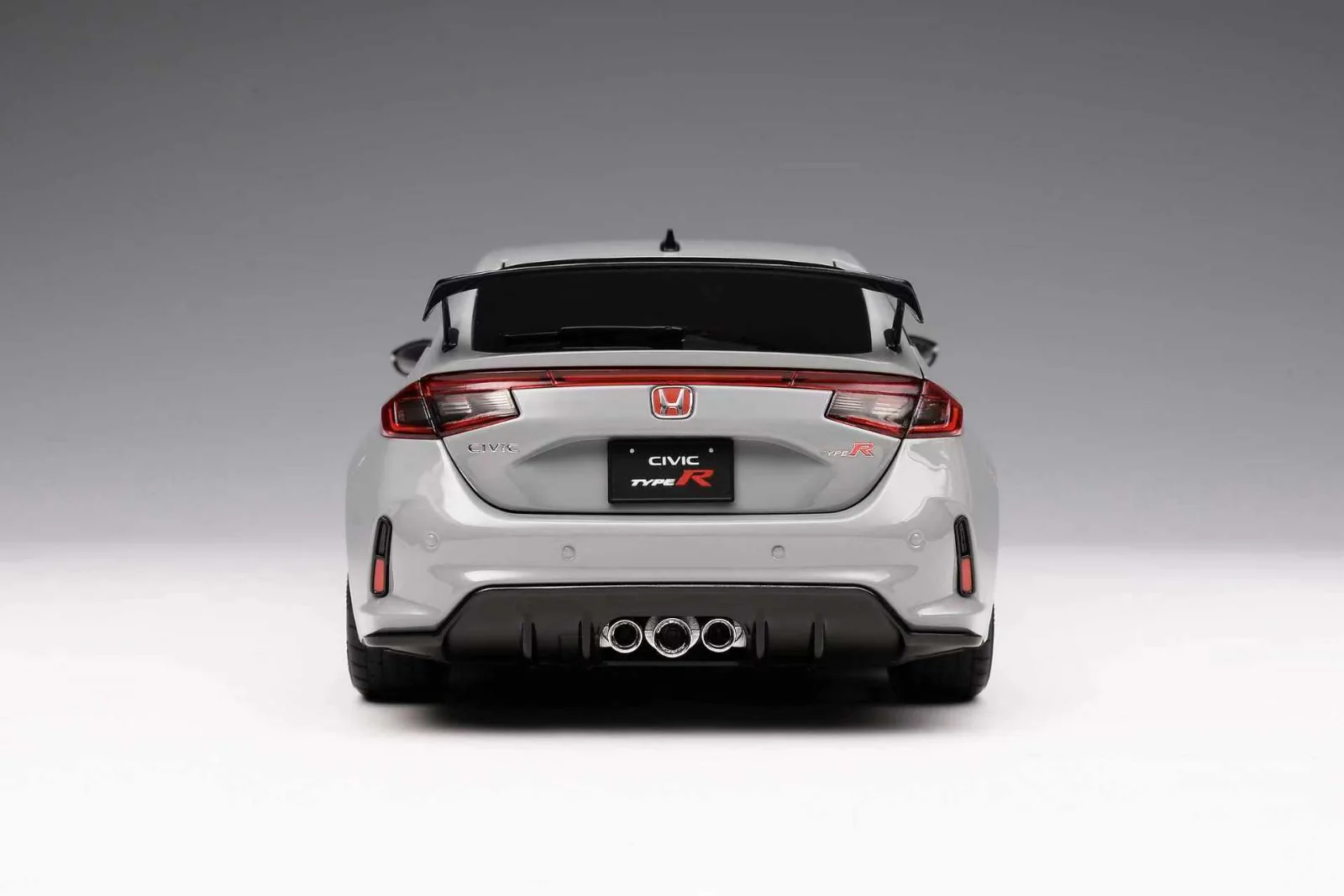 MotorHelix 1:18 Honda Civic Type-R (FL5) Sonic Grey Pearl - Image 4