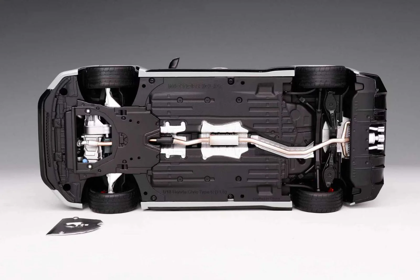 MotorHelix 1:18 Honda Civic Type-R (FL5) Sonic Grey Pearl - Image 7