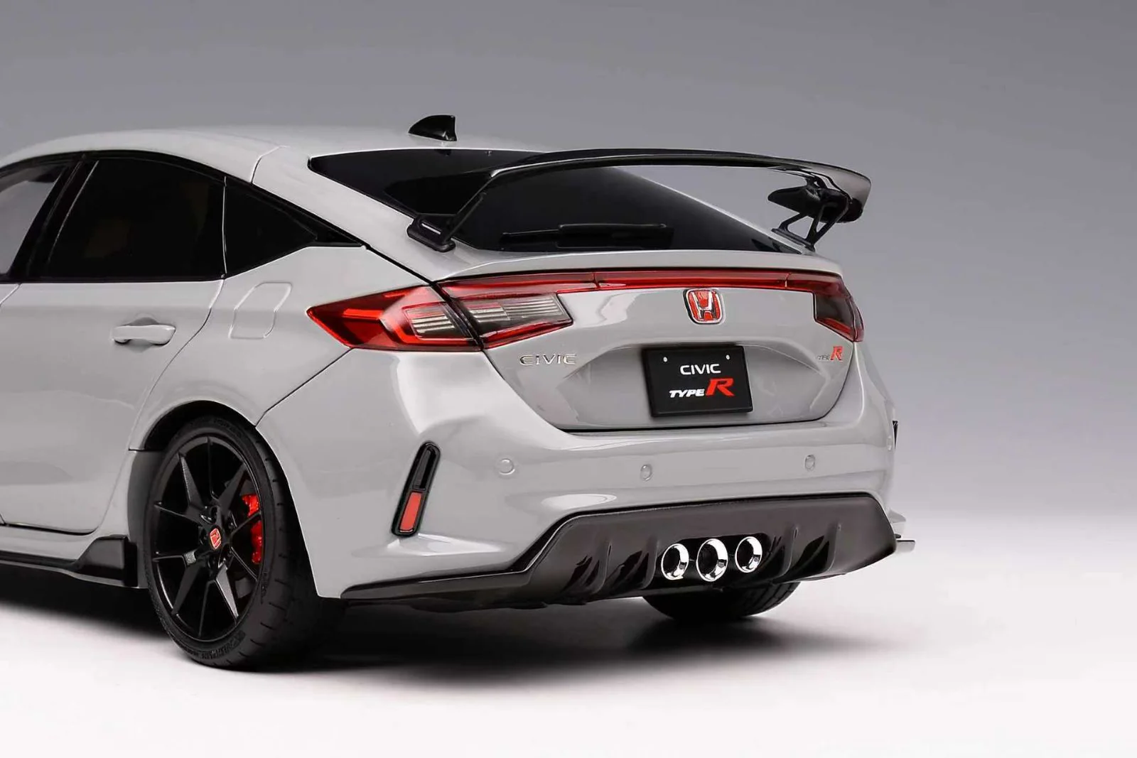 MotorHelix 1:18 Honda Civic Type-R (FL5) Sonic Grey Pearl - Image 9