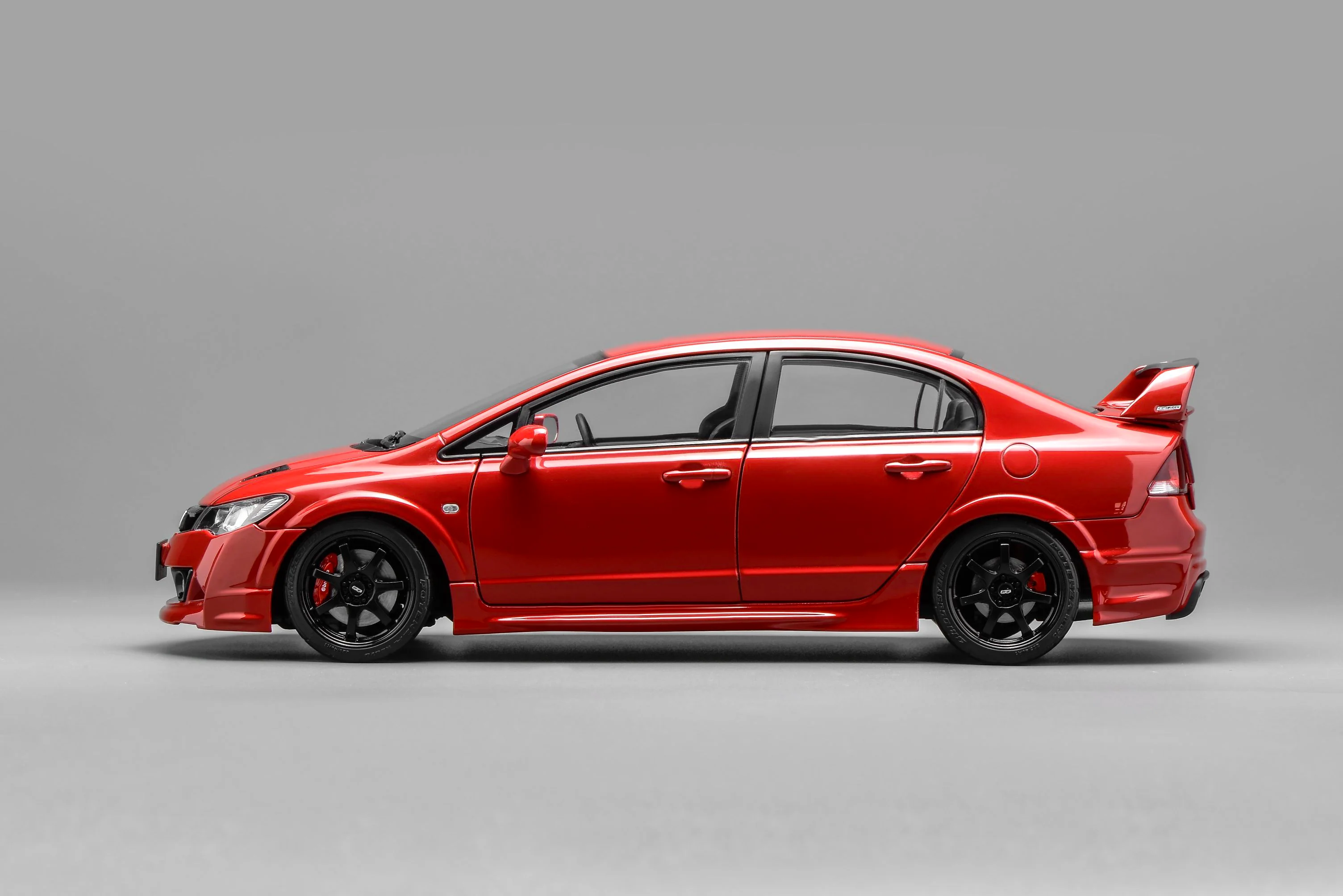 MotorHelix 1:18 Honda Civic Type-R (FD2) MUGEN RR in Milano Red - Image 4