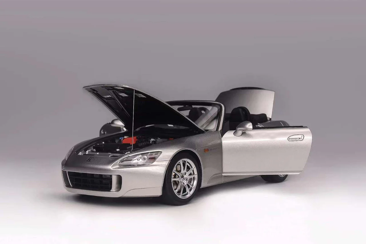 MotorHelix 1/18 Honda S2000 (AP2) in Metal Silver - Image 2