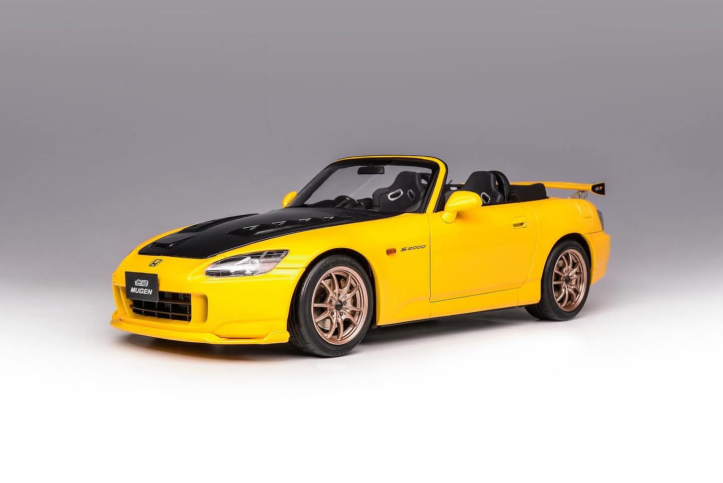MotorHelix 1/18 Honda S2000 (AP2) MUGEN in New Indy Yellow Pearl