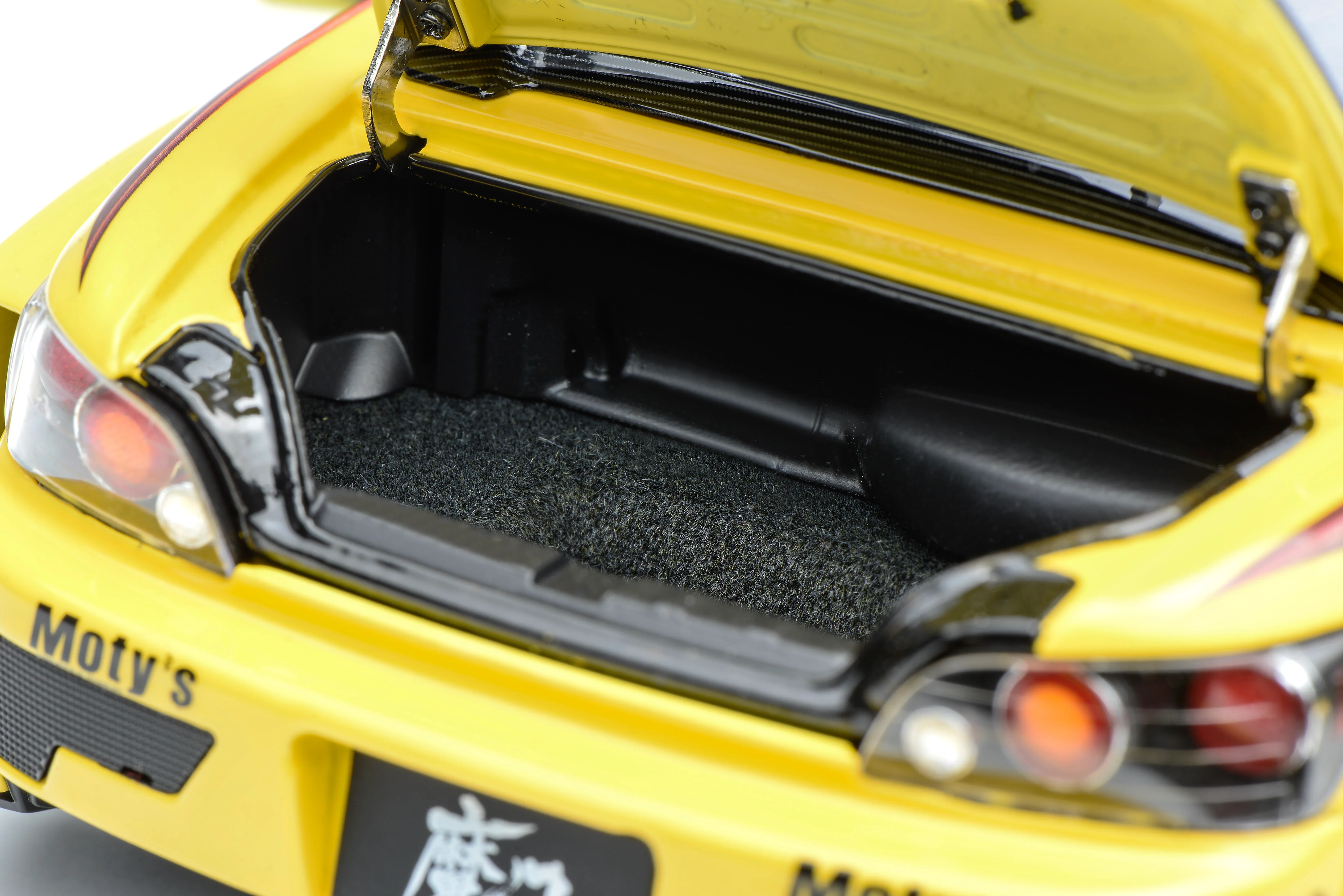 *PREORDER* MotorHelix 1:18 Honda S2000 J's Racing Maou 2013 in Maou Livery - Image 9