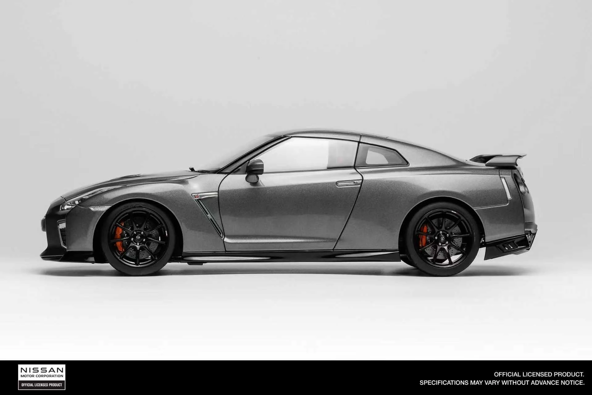 MotorHelix 1:18 Nissan Skyline GT-R Customized Version in Metallic Gray - Image 3