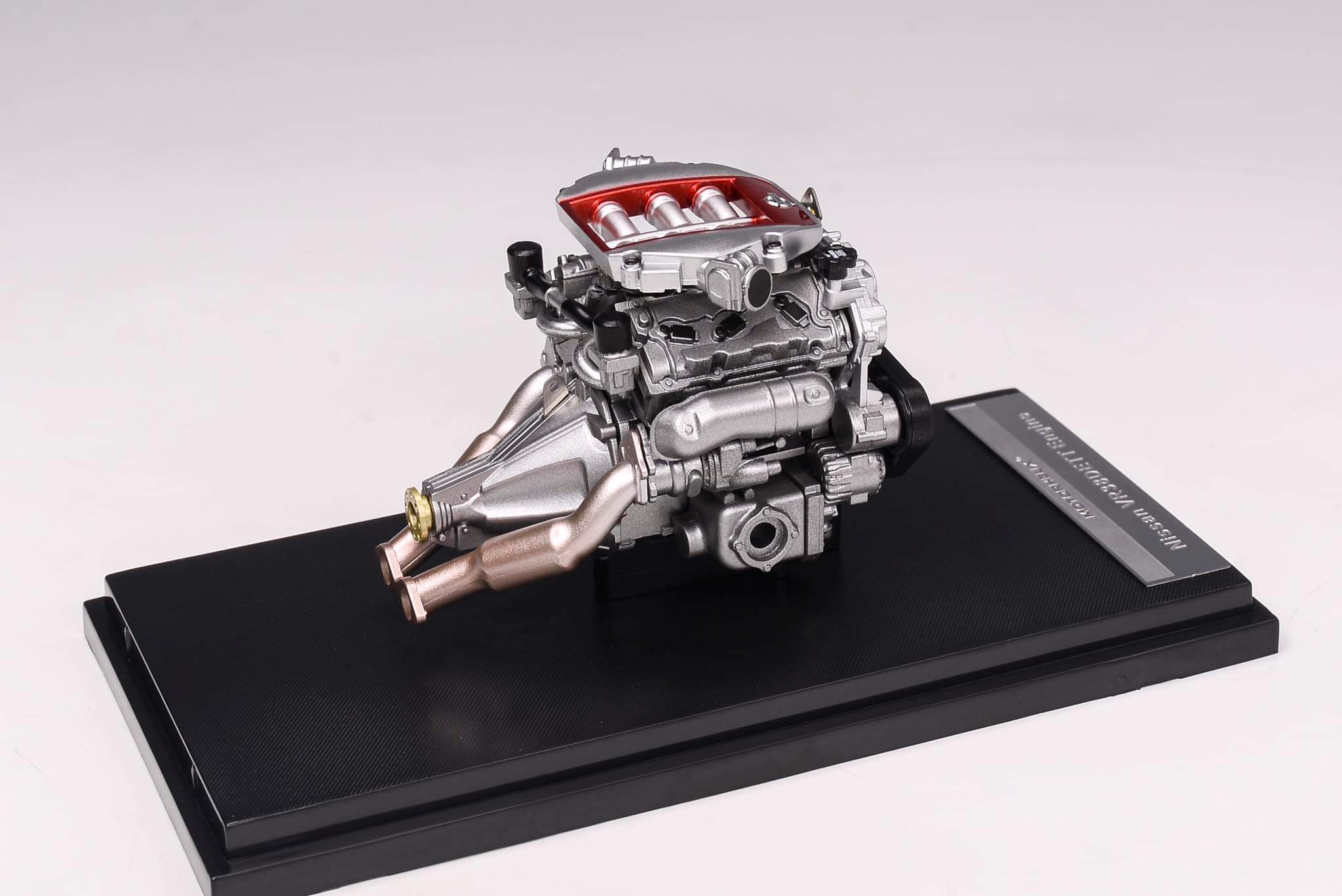MotorHelix 1:18 Nissan VR38ETT Engine Display - Image 2