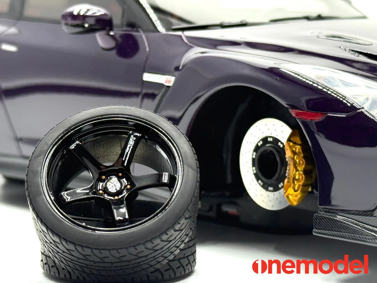One Model 1:18 Nissan GT-R R35  Custom Edition in Midnight Purple - Image 8