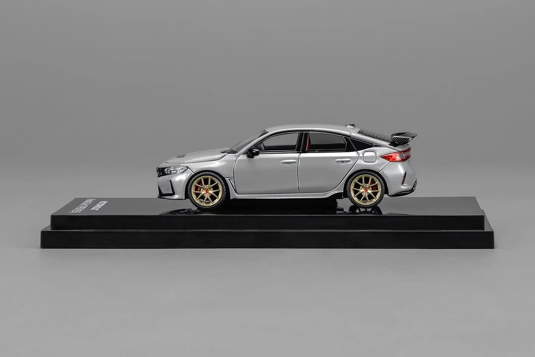 MotorHelix 1:64 Honda Civic Type-R (FL5) in Sonic Grey Pearl - Image 3