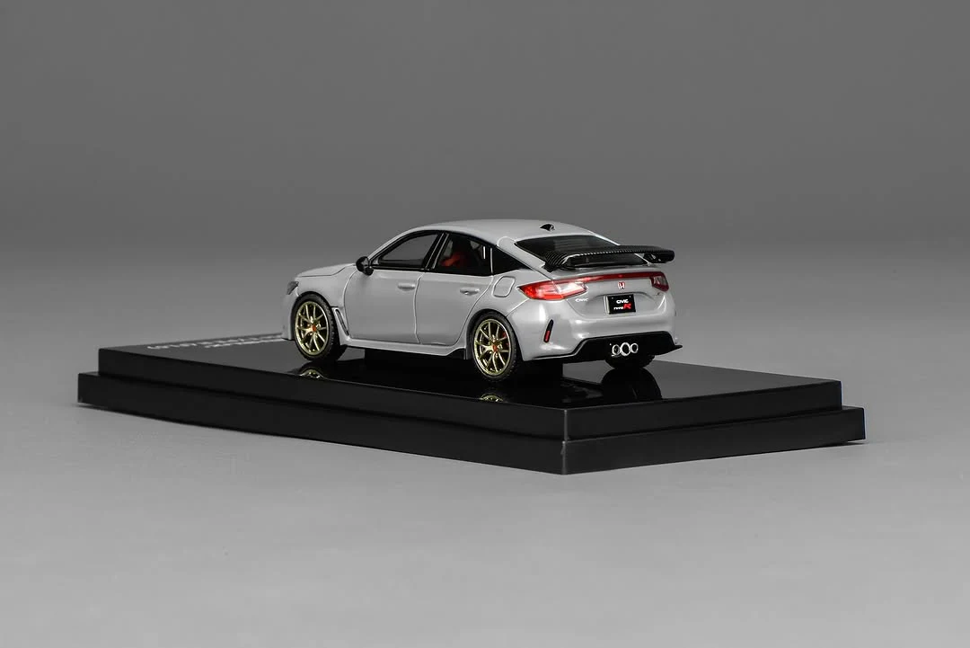 MotorHelix 1:64 Honda Civic Type-R (FL5) in Sonic Grey Pearl - Image 4
