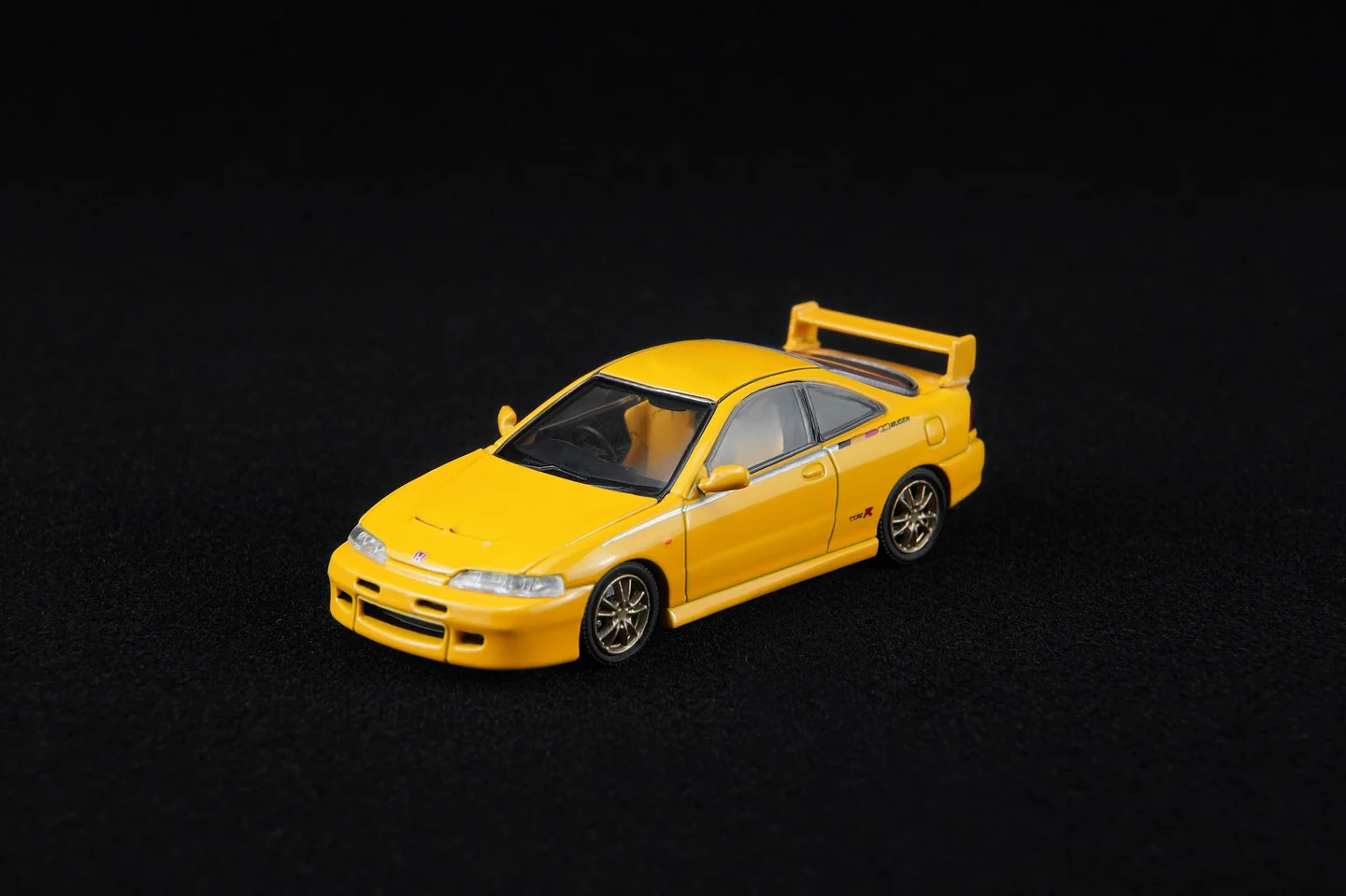 *PREORDER* MotorHelix 1:64 Honda Integra Type-R (DC2) MUGEN in Phoenix Yellow - Image 2