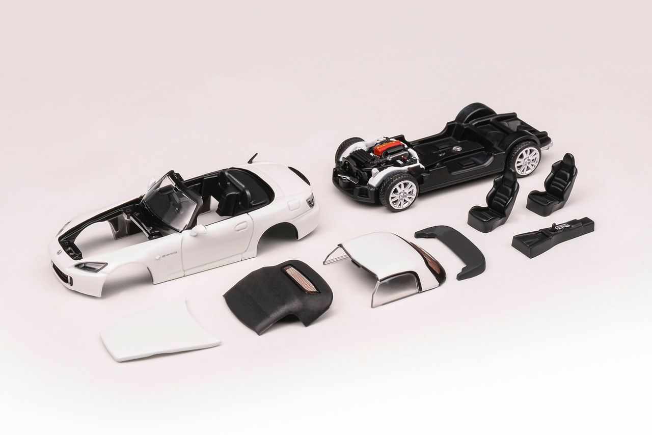 MotorHelix 1:64 Honda S2000 (AP2) in Grand Prix White - Image 2