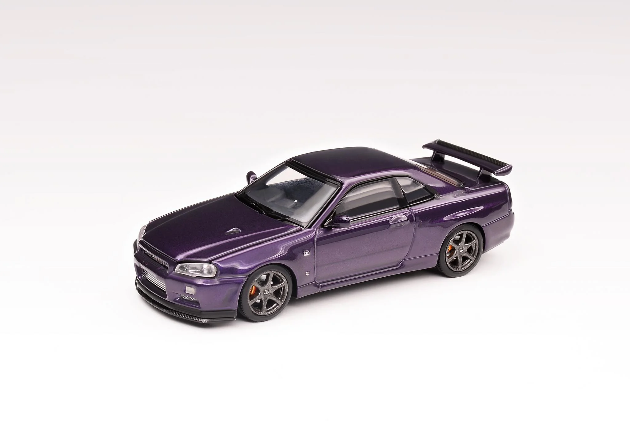MotorHelix 1/64 Nissan Skyline GT-R (BNR34) in Midnight Purple - Image 3