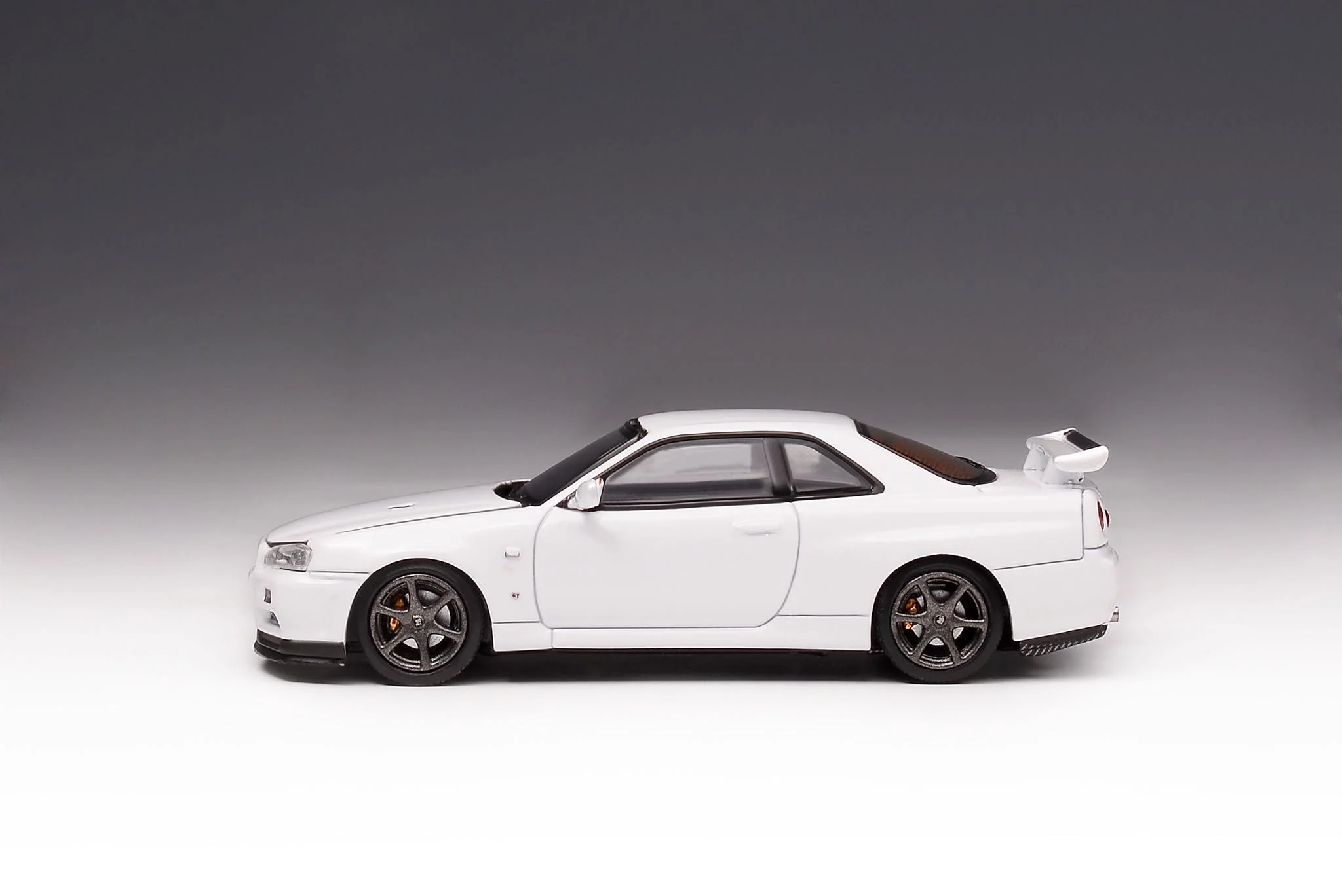 MotorHelix 1/64 Nissan Skyline GT-R (BNR34) in Pearl White - Image 3