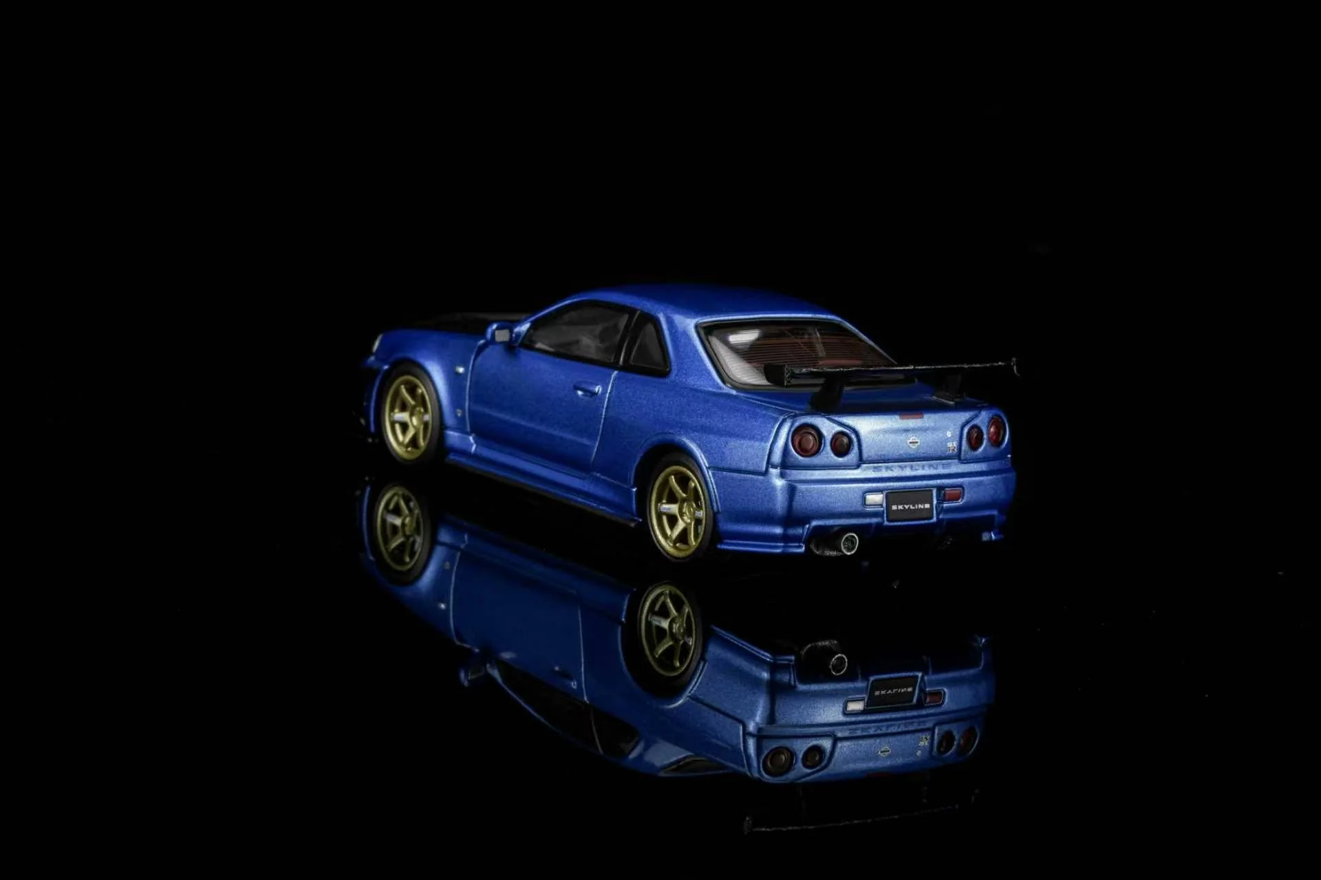 *PREORDER* MotorHelix 1:64 Nissan Skyline GT-R (R34) Customized Version in Bayside Blue - Image 4