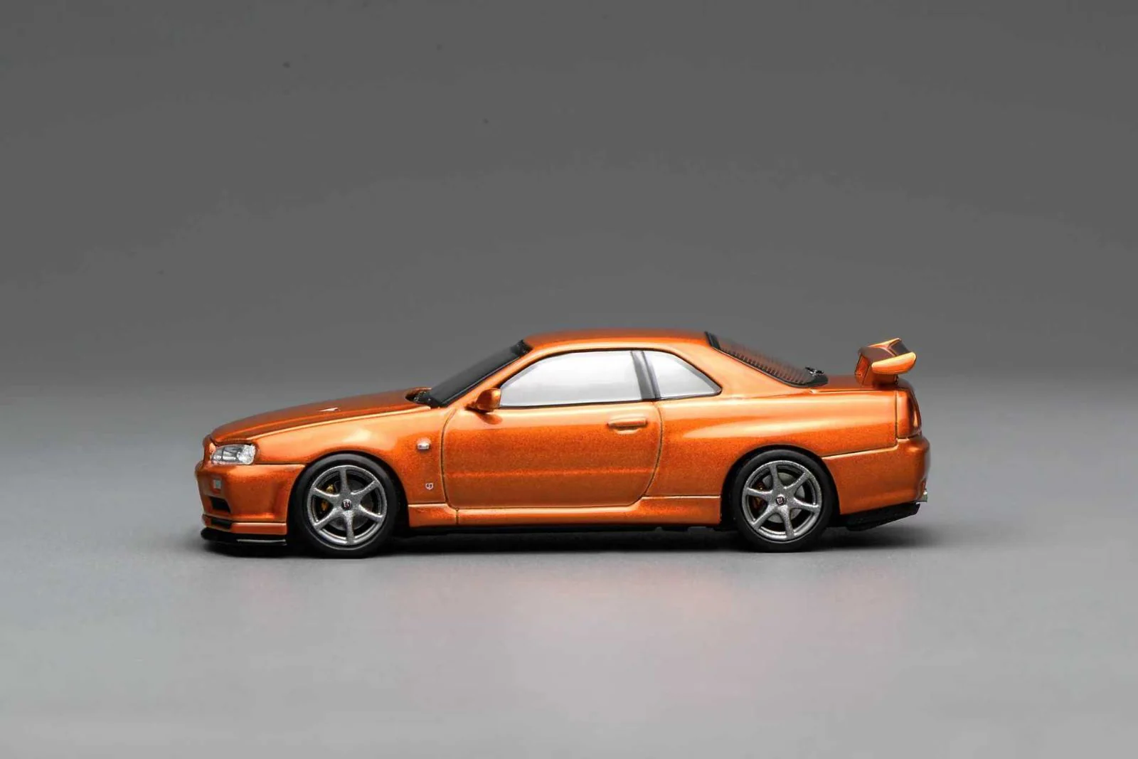 *PREORDER* MotorHelix 1:64 Nissan Skyline GT-R (R34) V-Spec Customized in Metallic Orange - Image 2