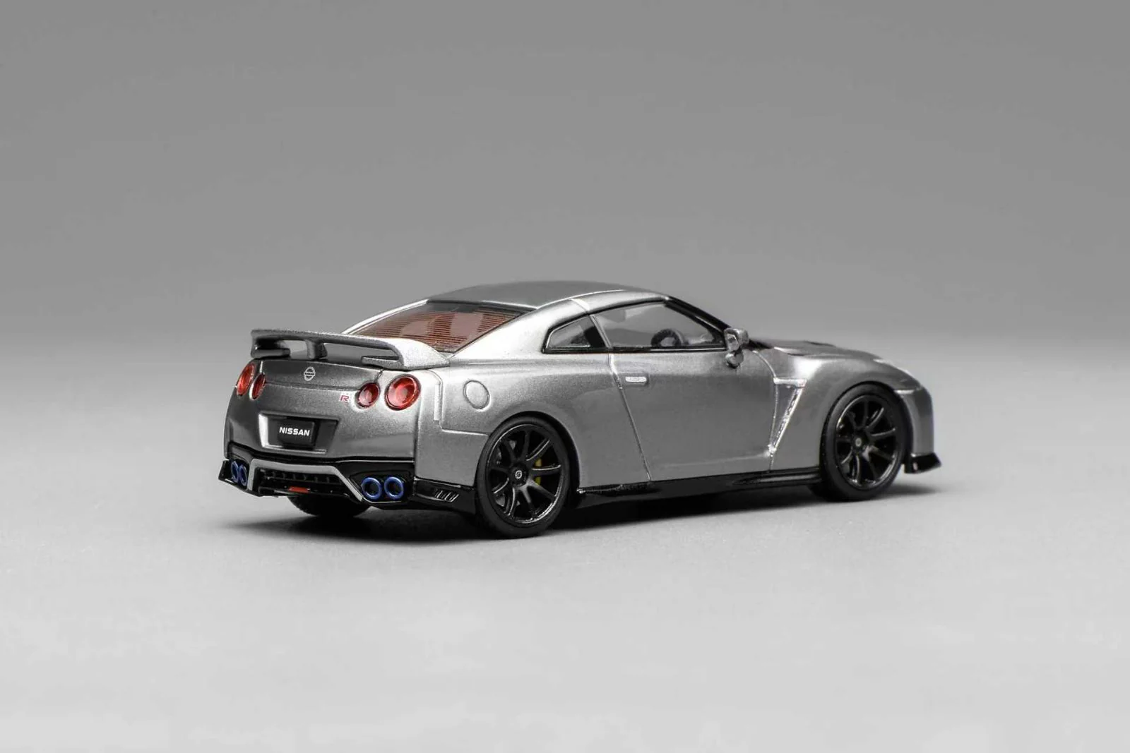 MotorHelix 1:64 Nissan GT-R (R35) Track Edition Engineered by NISMO 2020 in Dark Metal Gray - Image 2