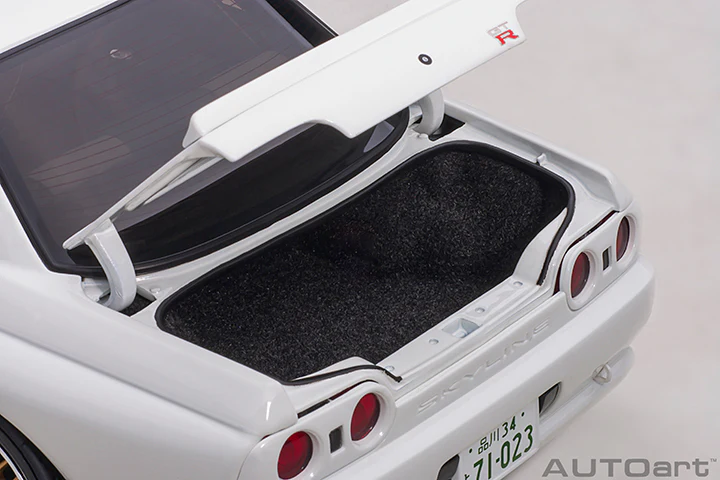AUTOart 1:18 Nissan Skyline GT-R (R32) Wangan Midnight "Reina” Late Version (30th Anniversary Edition) - Image 7