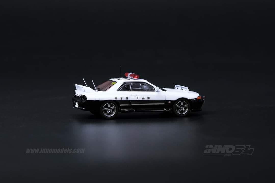 INNO Models 1:64 Nissan Skyline GTR R32 Police Car - Image 2