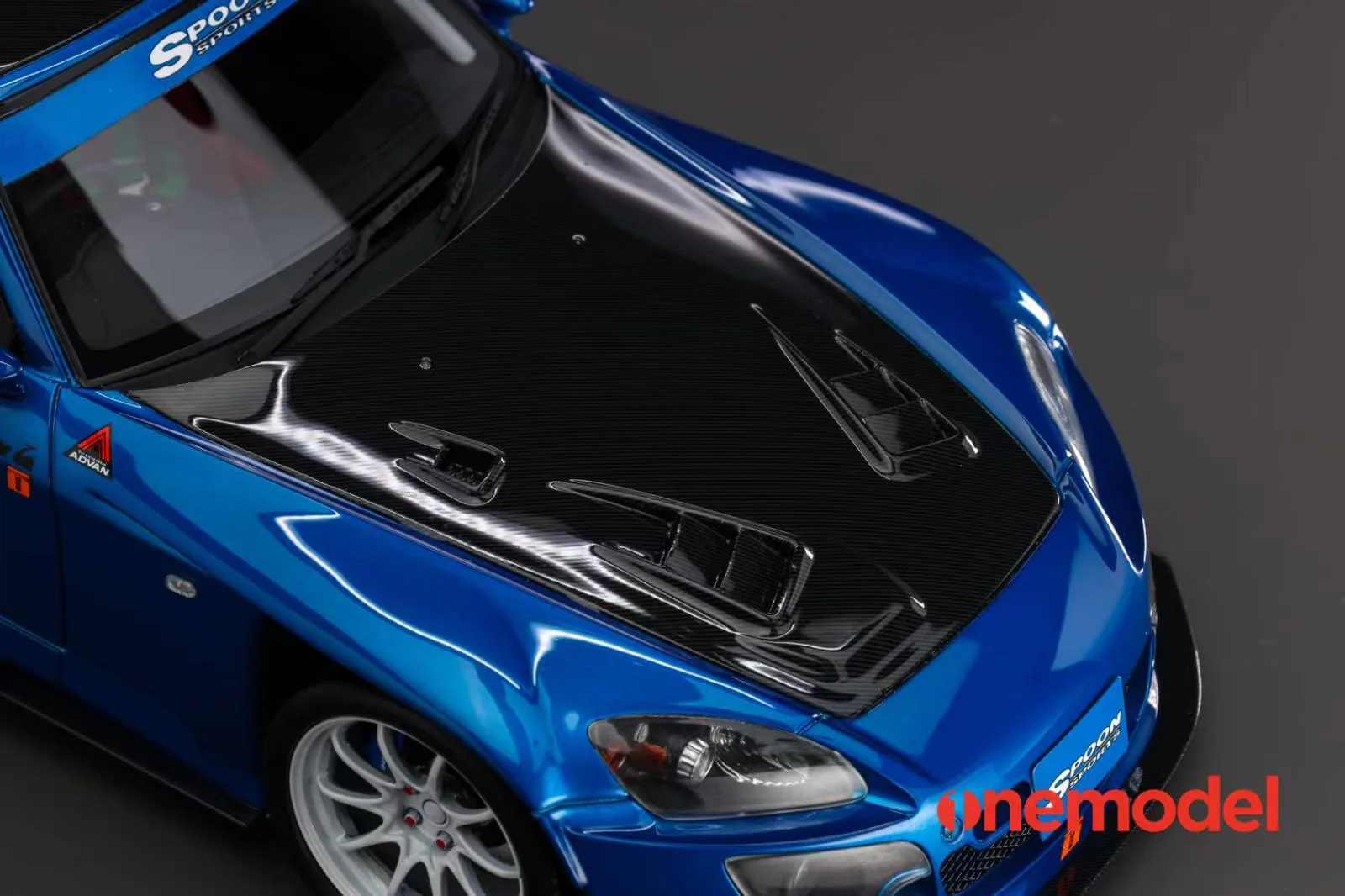 One Model 1:18 Honda AP1 S2000 Spoon Sports Street Version in Blue with Carbon Bonnet - Image 5