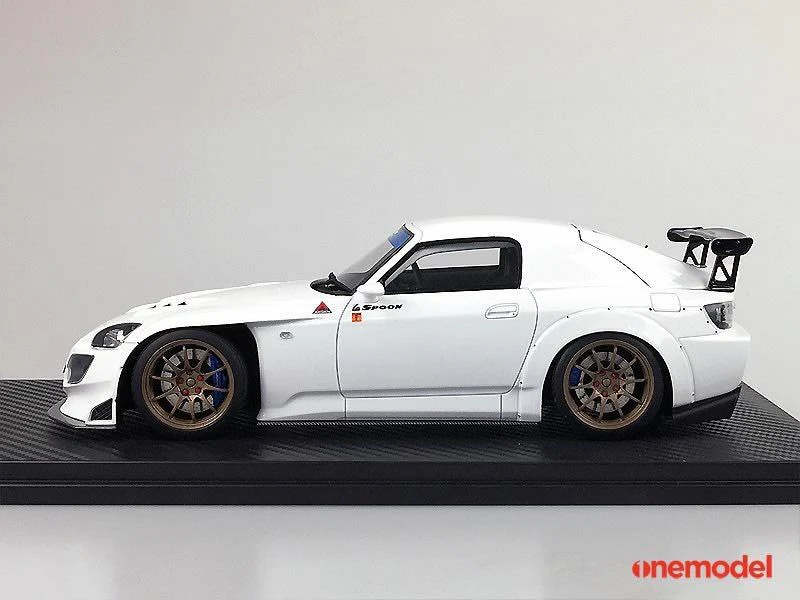 One Model 1:18 Honda AP1 S2000 Spoon Sports Street Version in Grad Prix White and Bronze Wheel - Image 2