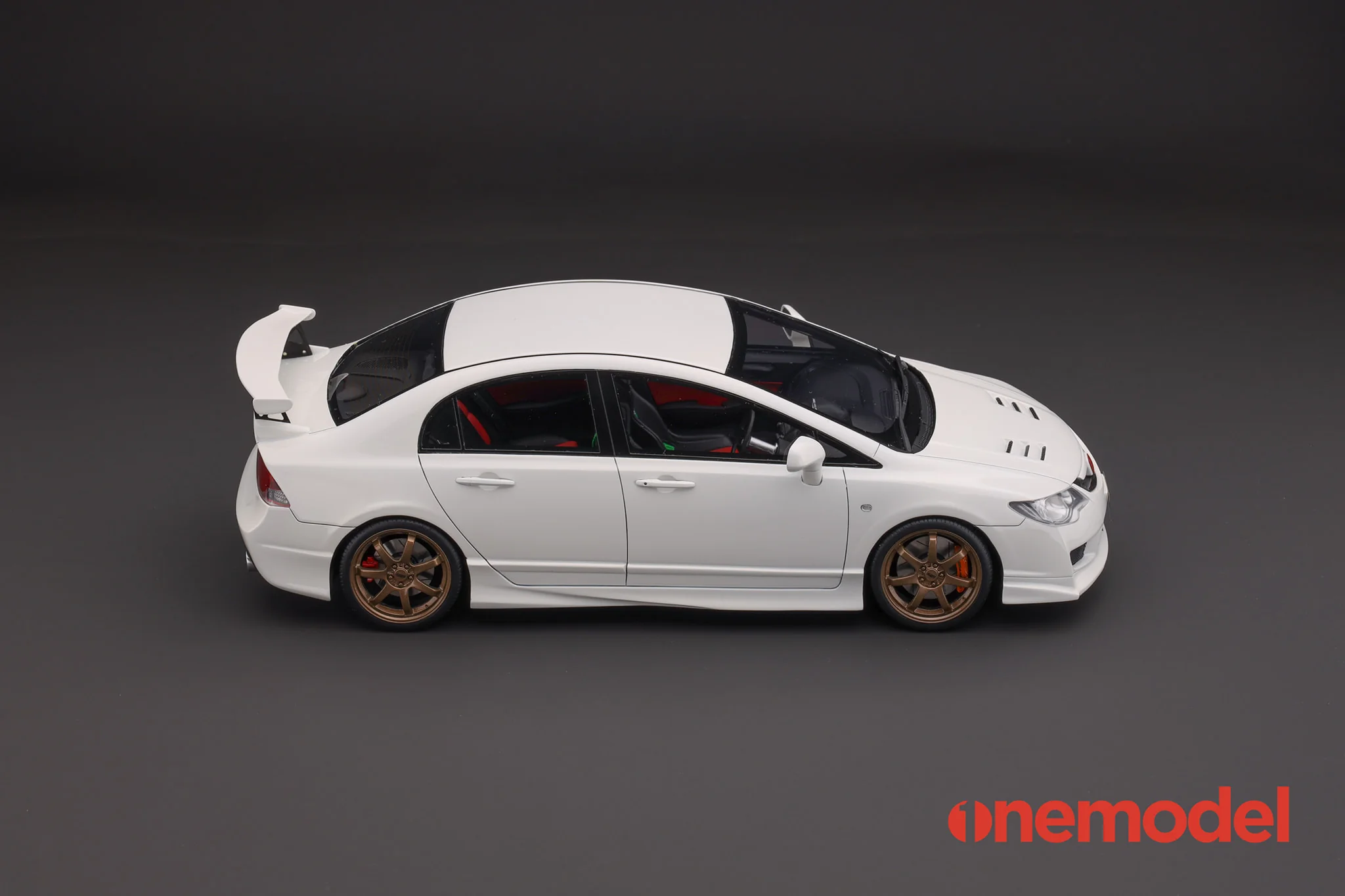 One Model 1:18 Honda Civic Type-R FD2 Mugen Late Version in White - Image 3