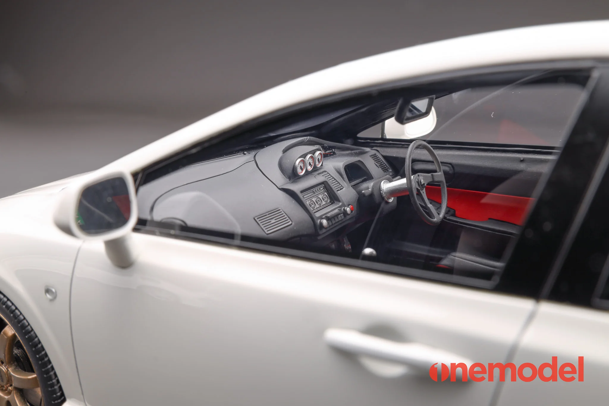 One Model 1:18 Honda Civic Type-R FD2 Mugen Late Version in White - Image 4