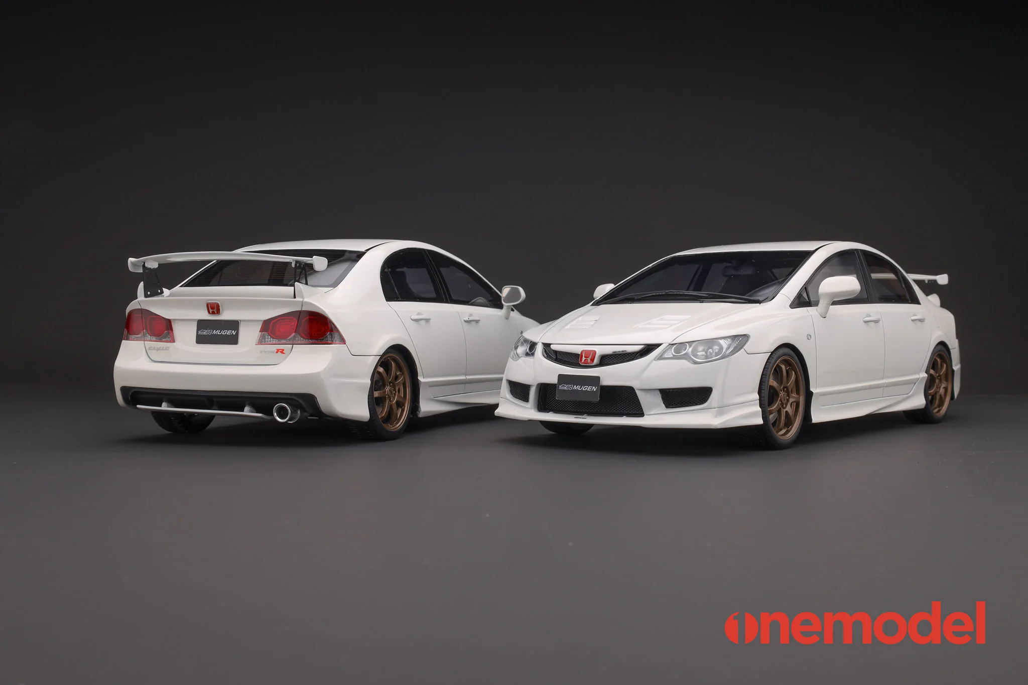 One Model 1:18 Honda Civic Type-R FD2 Mugen Late Version in White - Image 5