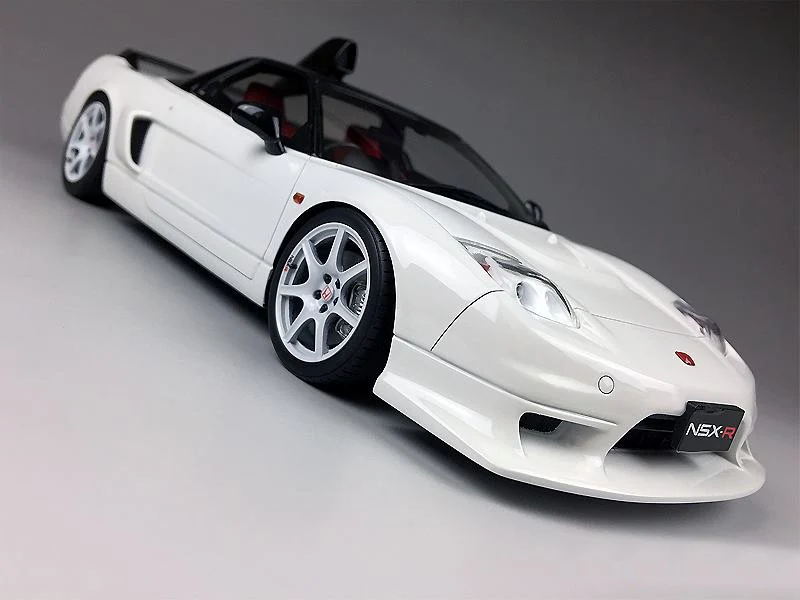 One Model 1:18 Honda NA2 NSX-R GT in White - Image 6