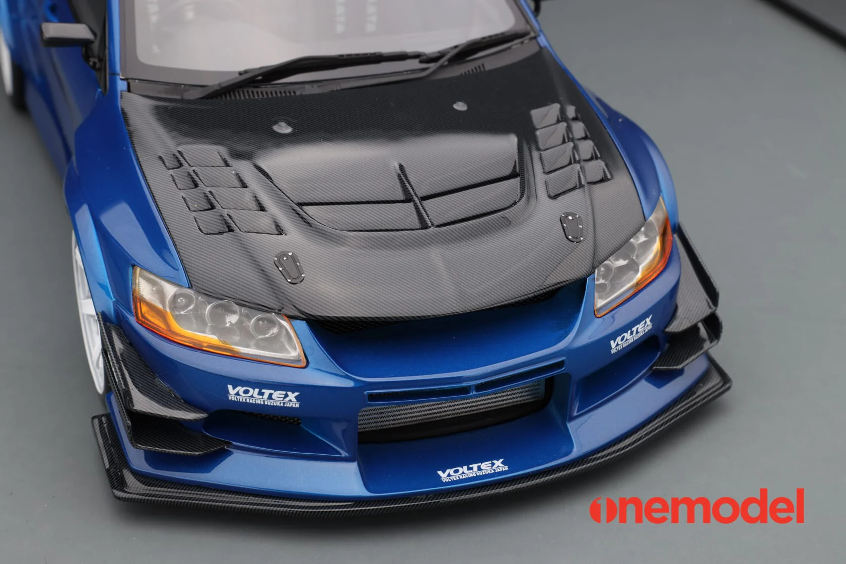 One Model 1:18 Mitsubishi Lancer Evolution IX Voltex with Carbon Bonnet in Blue - Image 5