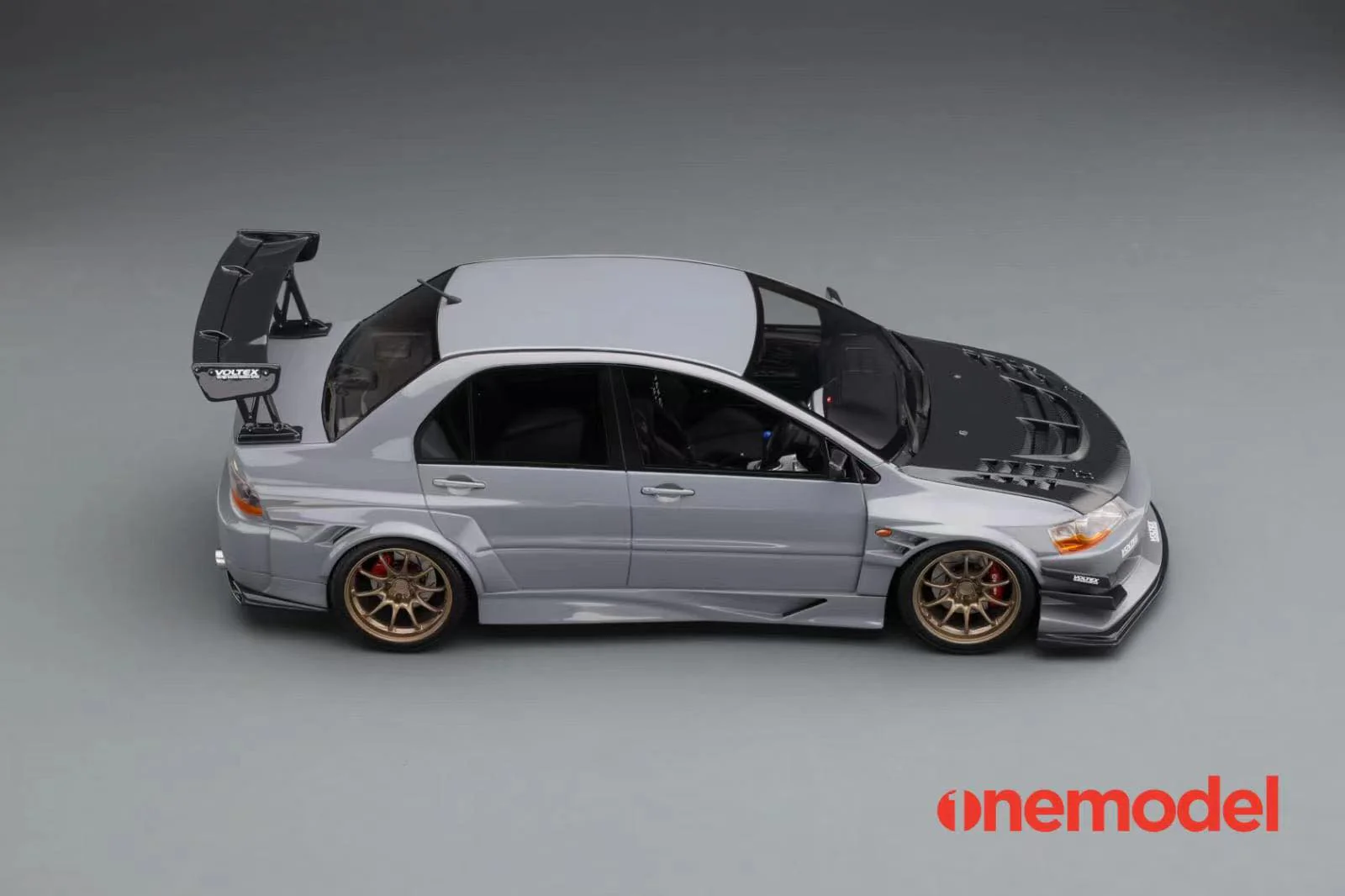 One Model 1:18 Mitsubishi Lancer Evolution IX Voltex with Carbon Bonnet in Iron Gray - Image 3
