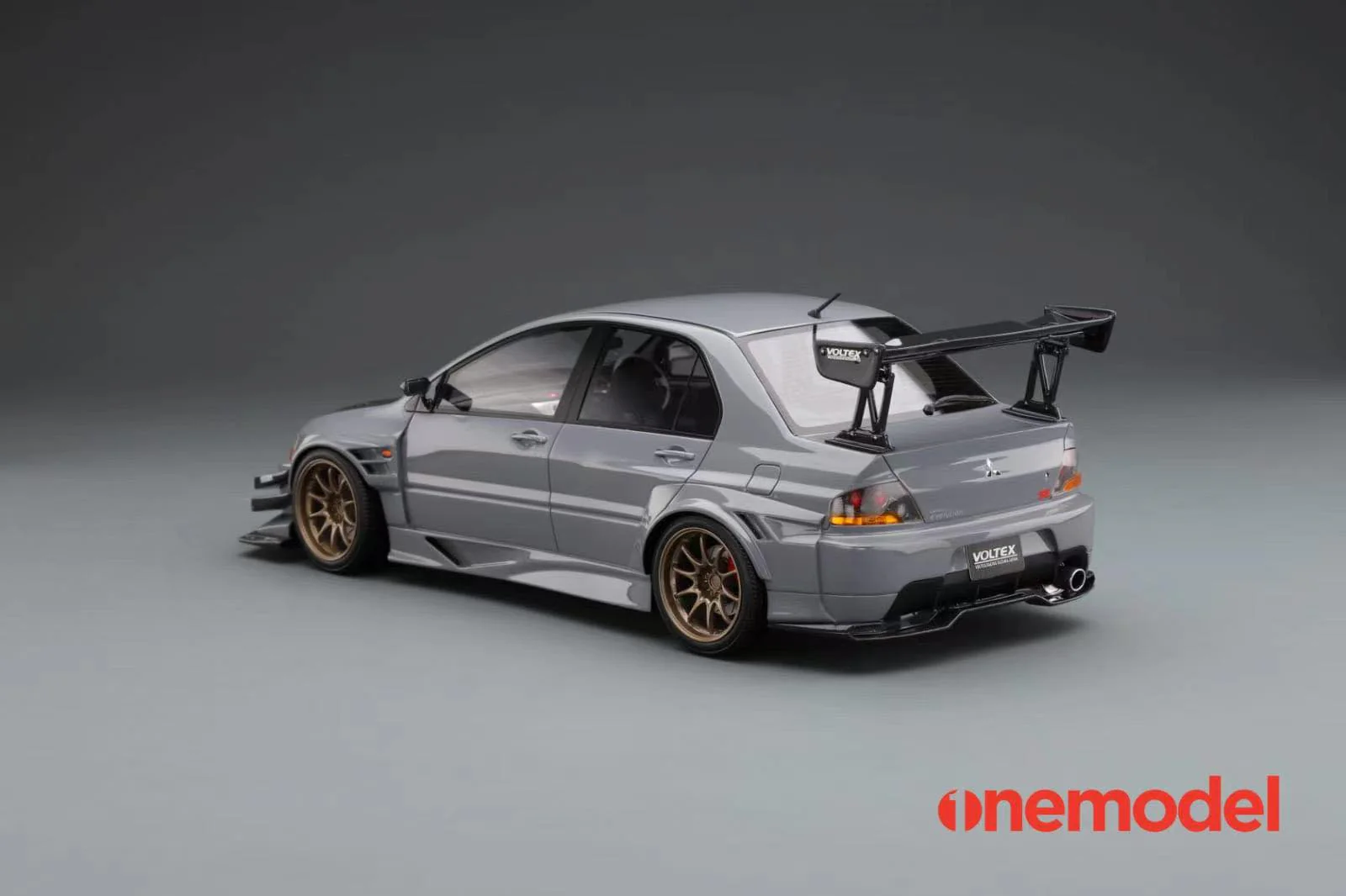 One Model 1:18 Mitsubishi Lancer Evolution IX Voltex with Carbon Bonnet in Iron Gray - Image 4