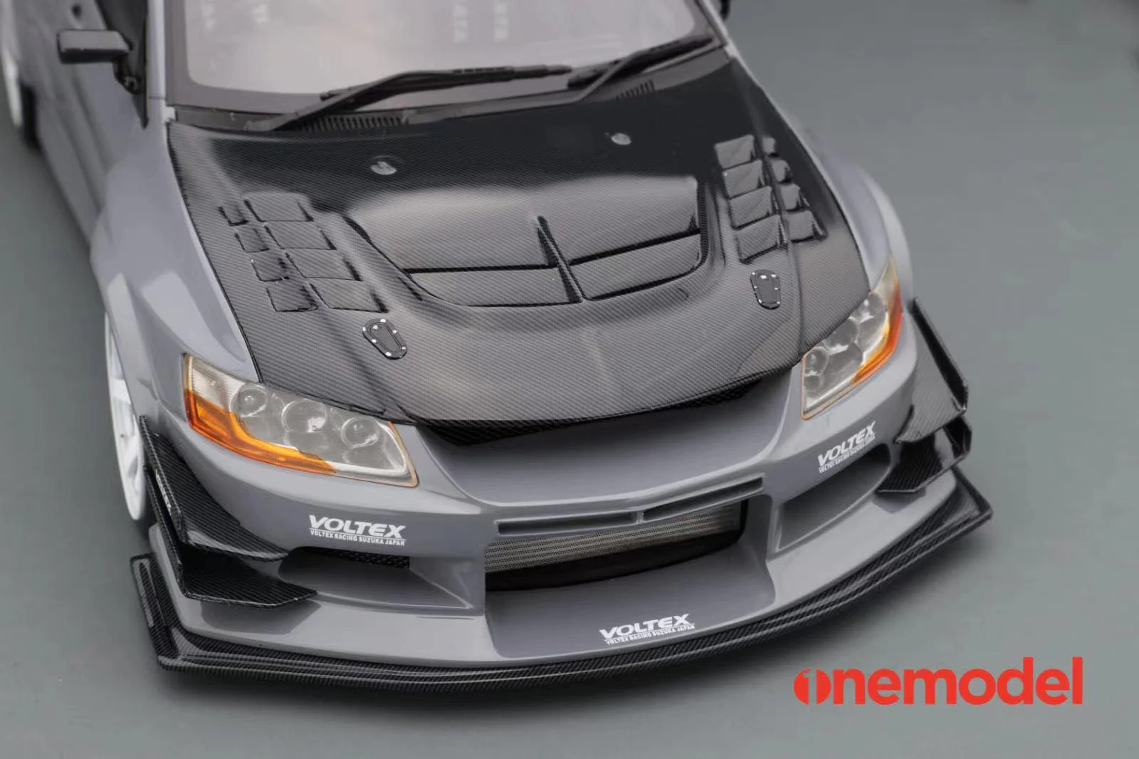 One Model 1:18 Mitsubishi Lancer Evolution IX Voltex with Carbon Bonnet in Iron Gray - Image 6